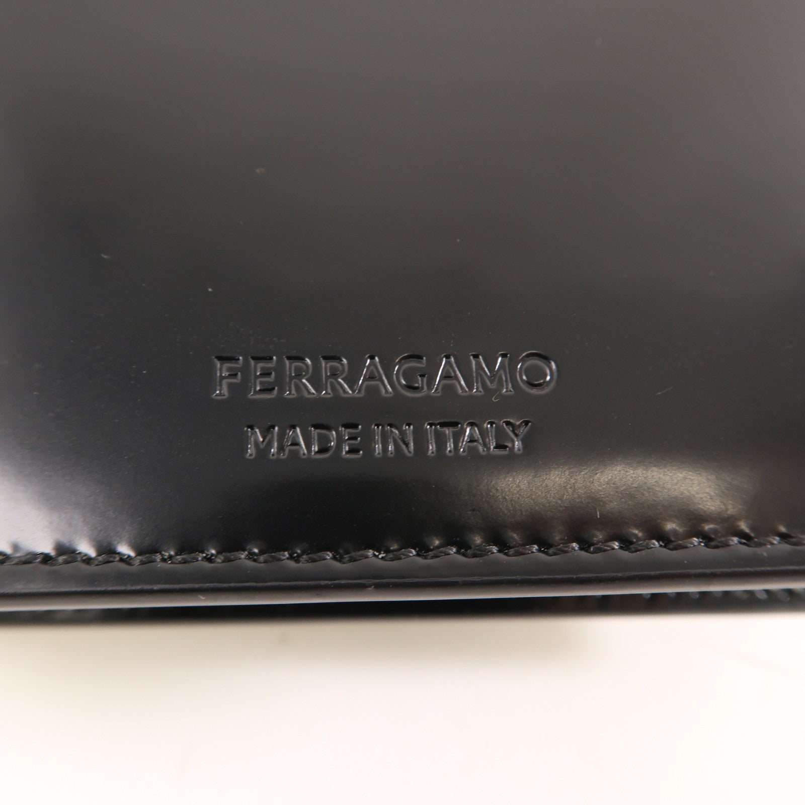 Salvatore Ferragamo 皮革Shoulder Bag銀扣肩背袋黑色