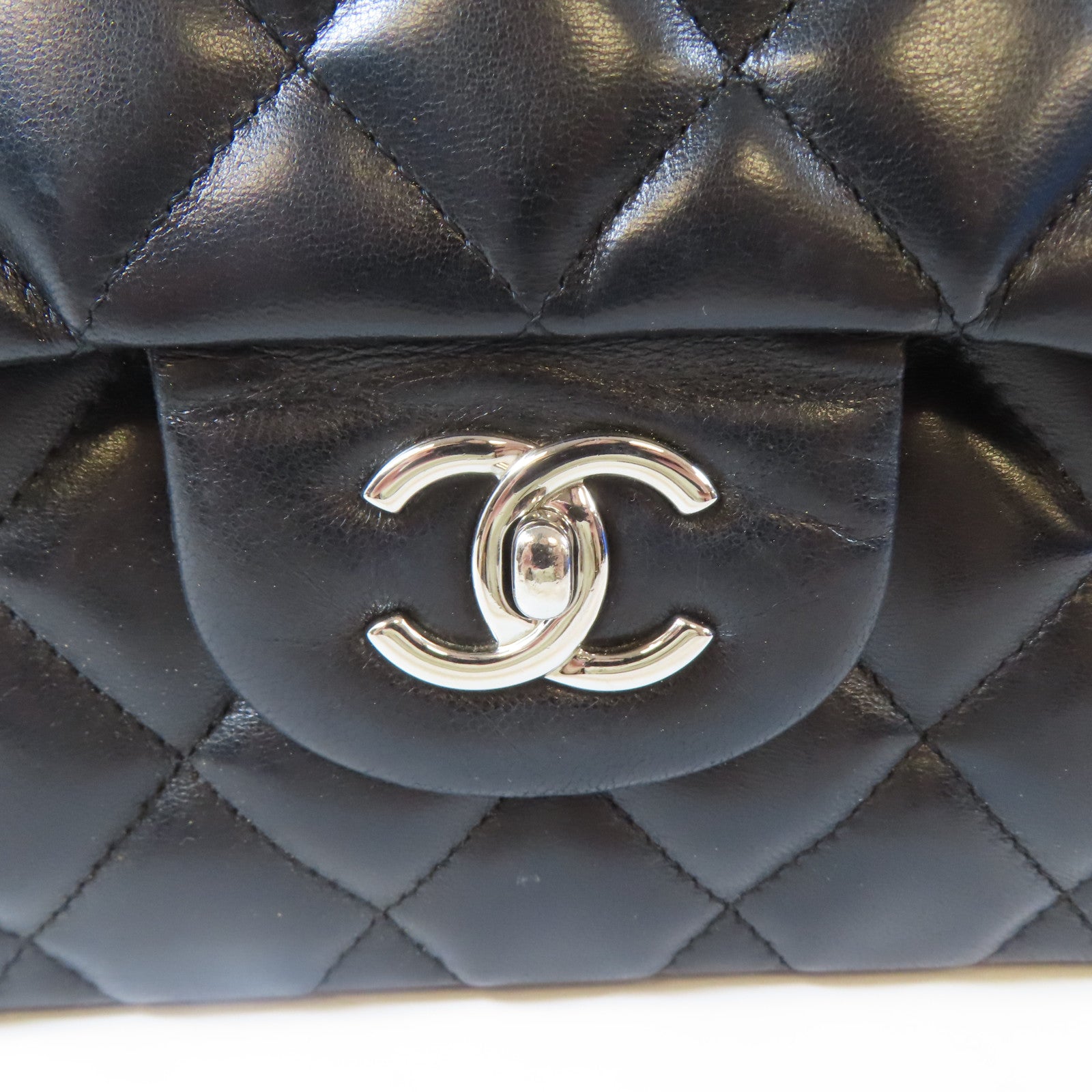 CHANEL 菱格羊皮皮革Classic Jumbo銀扣鏈帶肩背袋黑色