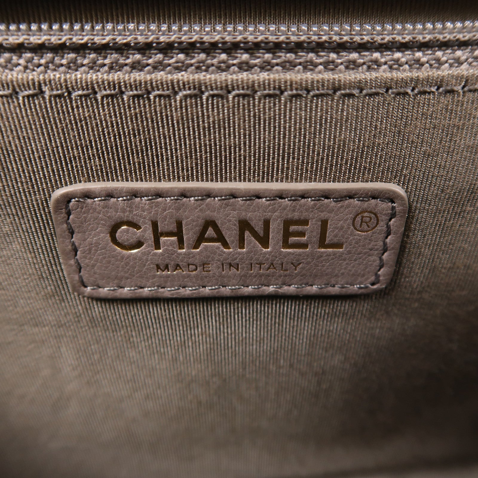 CHANEL 牛皮皮革Boy金扣鏈帶肩背袋