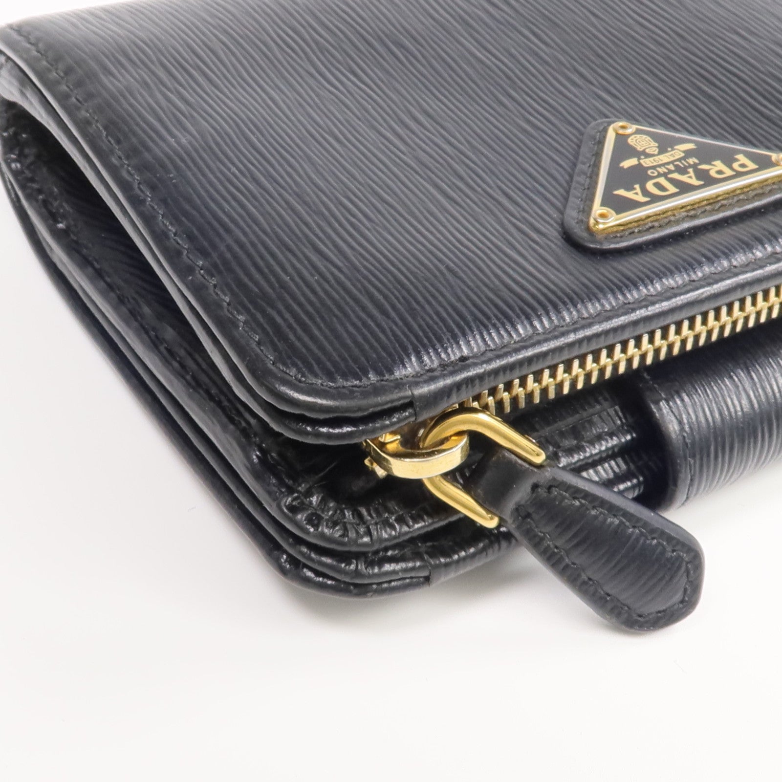 PRADA 牛皮皮革Wallet金扣錢包