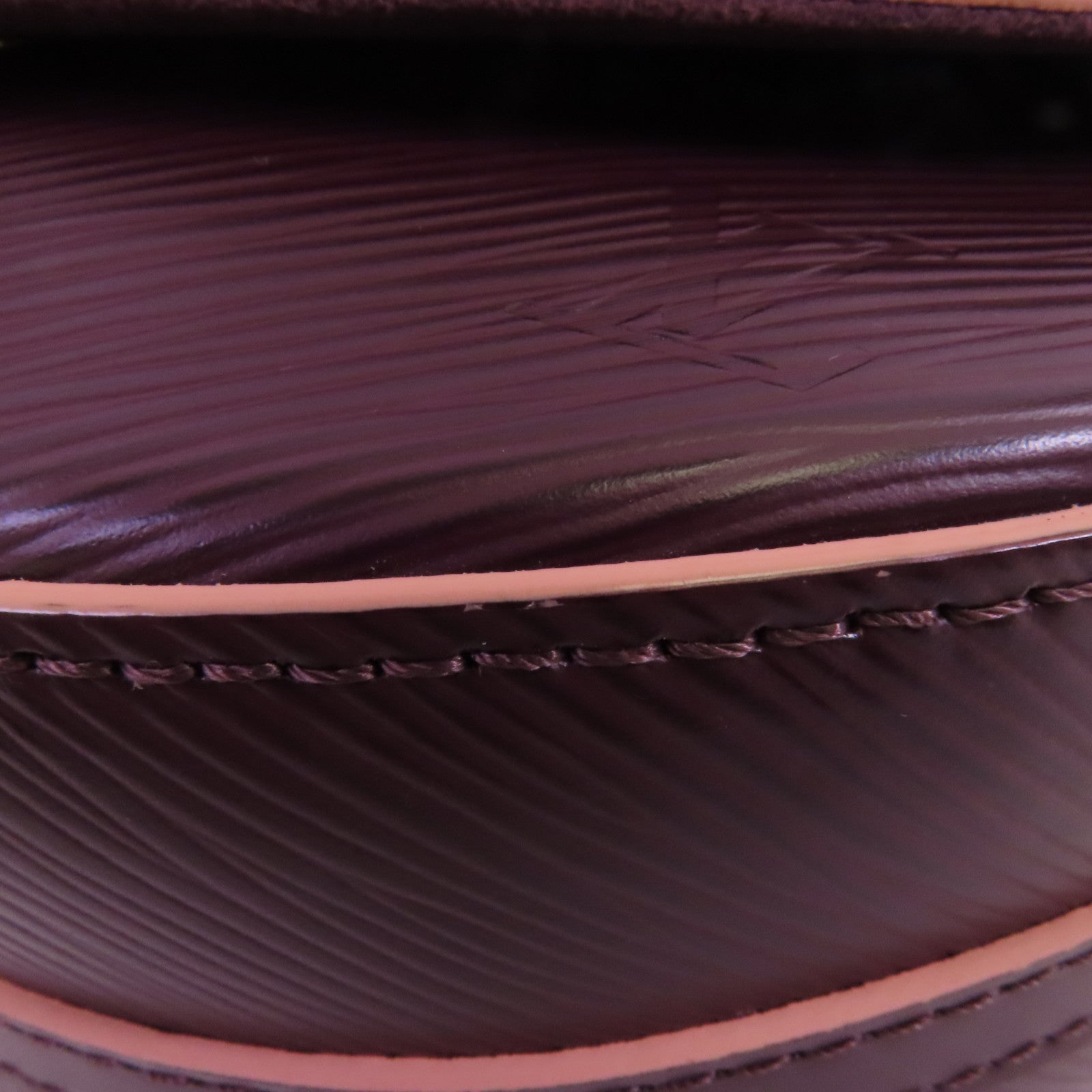 LOUIS VUITTON Epi Saint Cloud金扣肩背袋