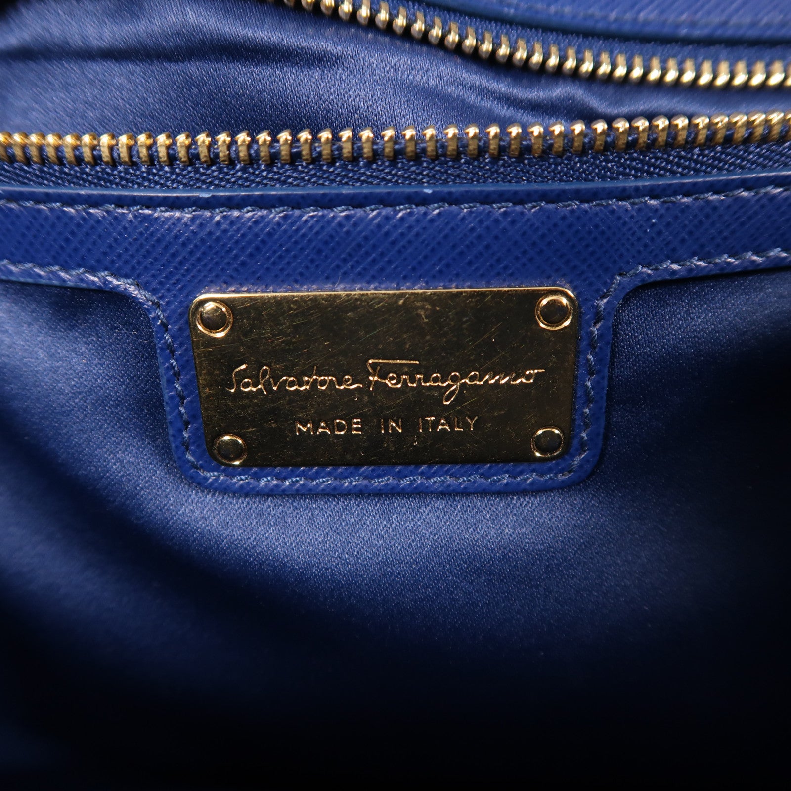 Salvatore Ferragamo 牛皮皮革Chain Shoulder金扣鏈帶肩背袋