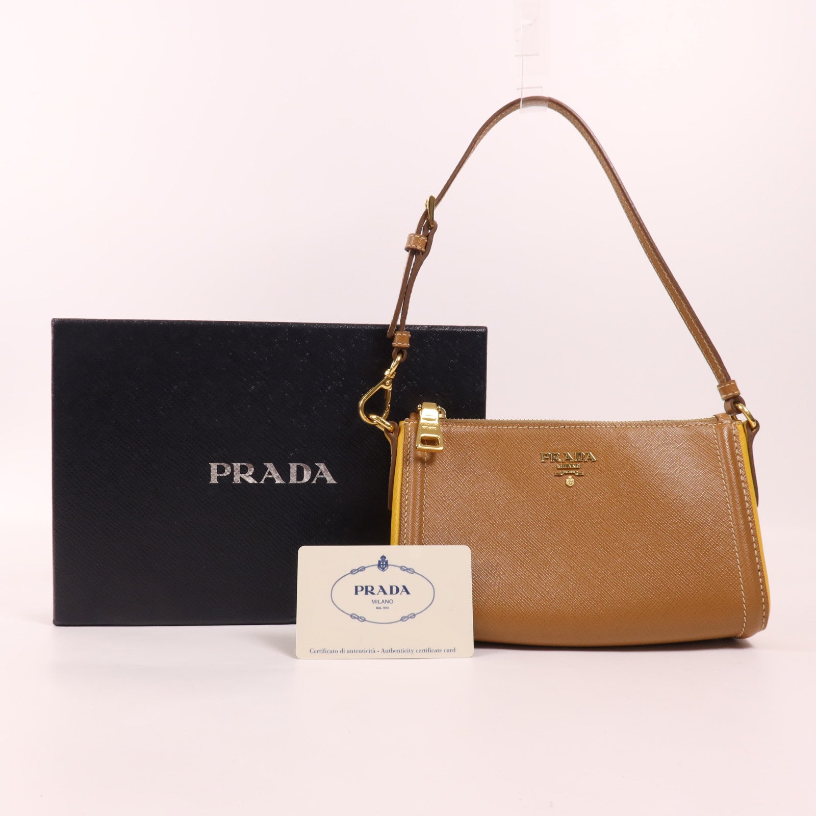 PRADA 牛皮皮革Shoulder Bag金扣肩背袋