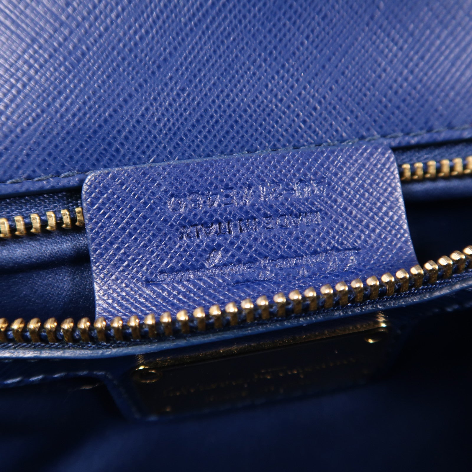 Salvatore Ferragamo 牛皮皮革Chain Shoulder金扣鏈帶肩背袋