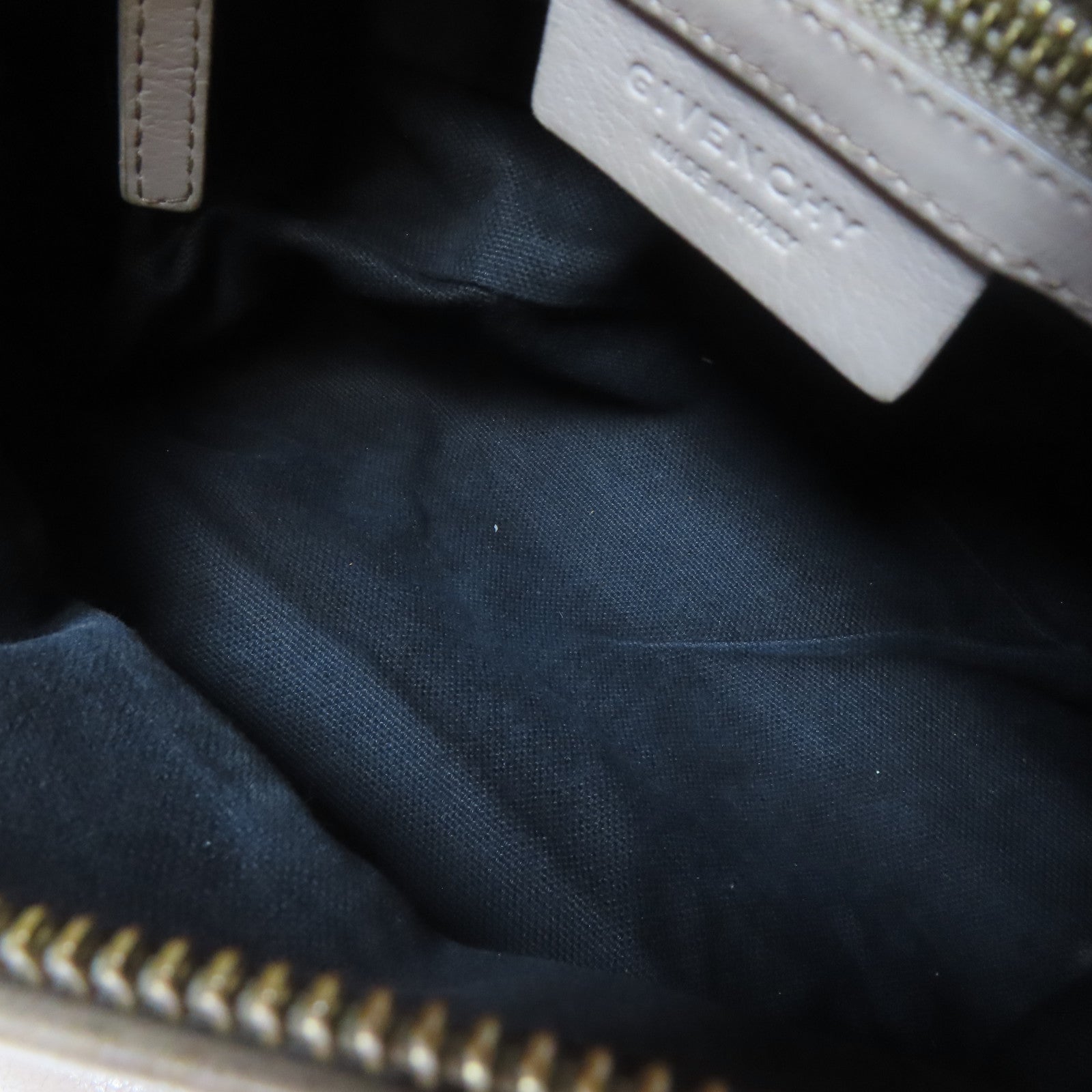 GIVENCHY 【激減優惠】牛皮皮革Shoulder Bag金扣肩背袋深藍色/米色