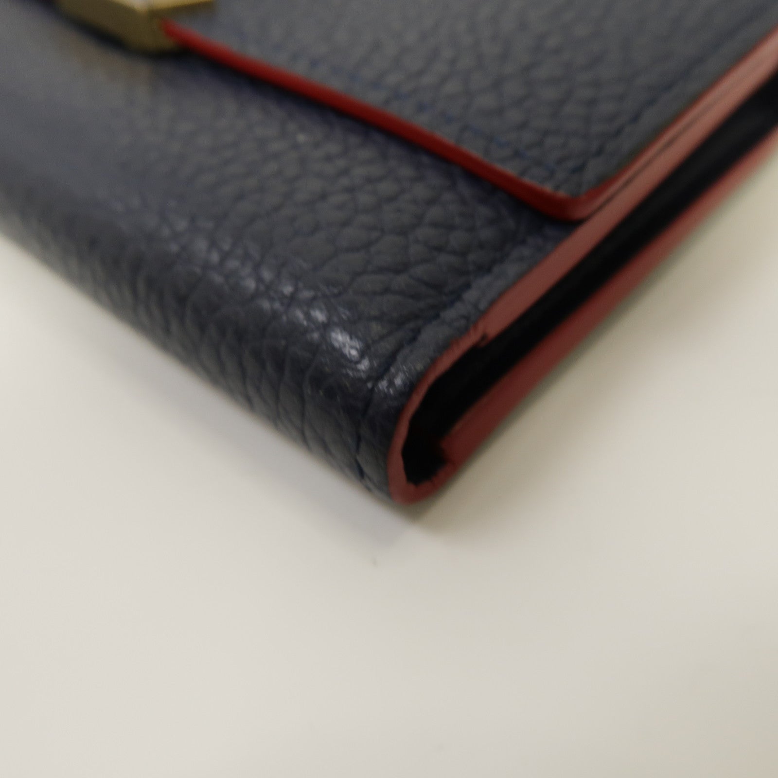 LOUIS VUITTON Taurillon皮革Capucines金扣錢包藍色