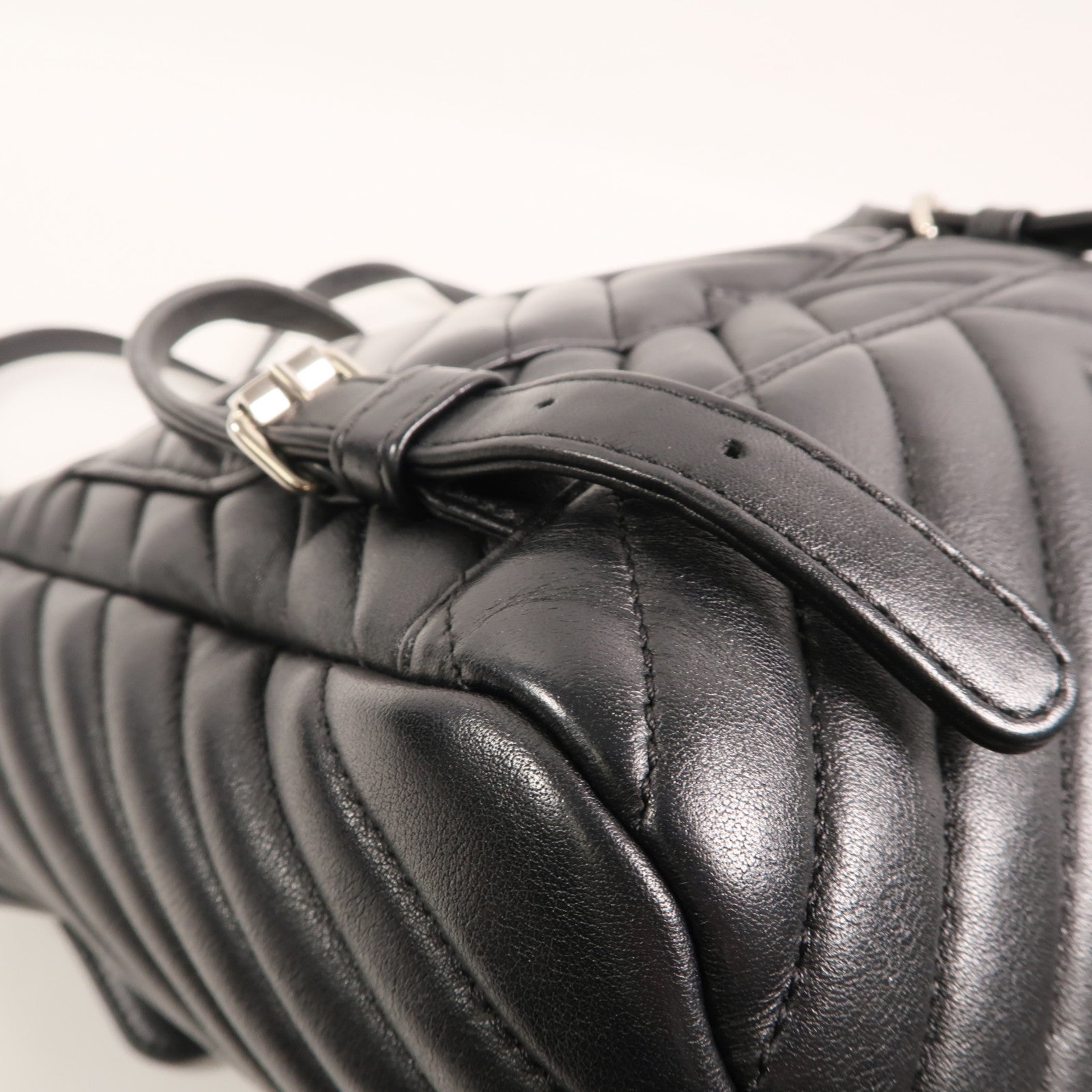 CHANEL 羊皮皮革Urban Spirit Backpack背包