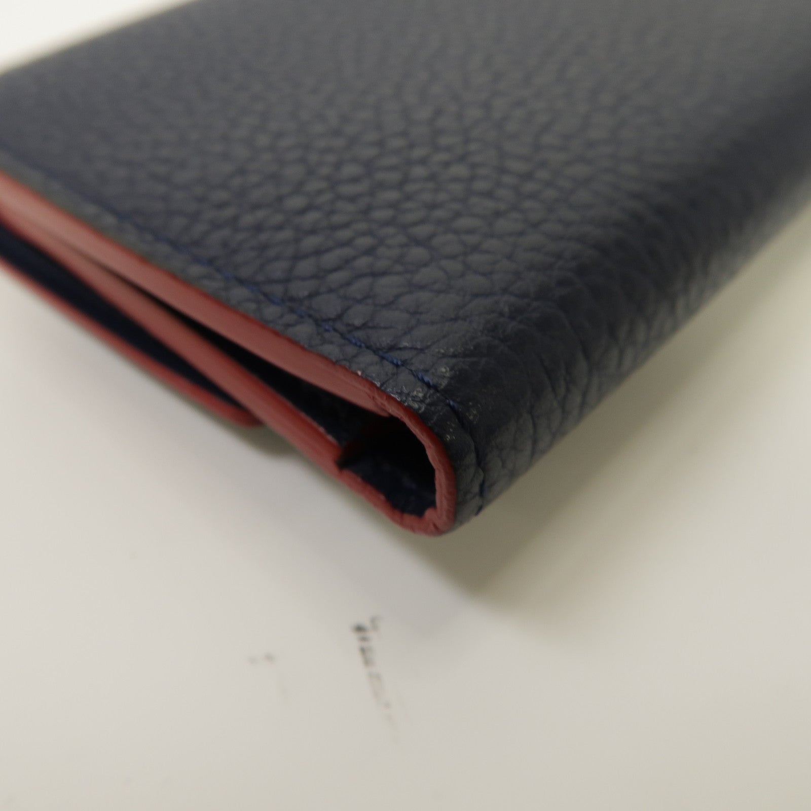LOUIS VUITTON Taurillon皮革Capucines金扣錢包藍色