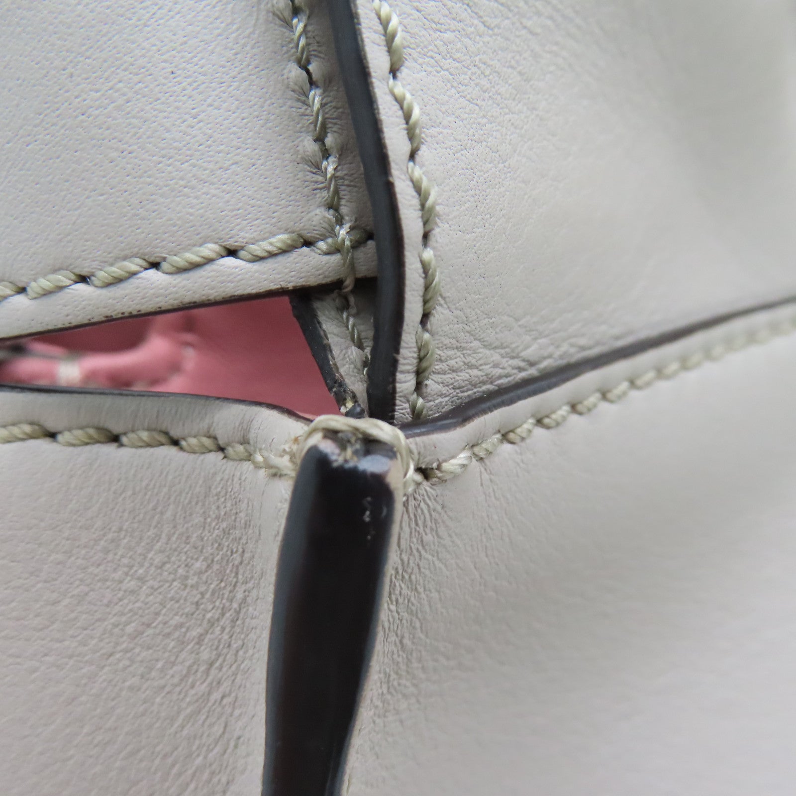 FENDI 【激減優惠】牛皮皮革Peekaboo金扣手挽肩背兩用袋米色