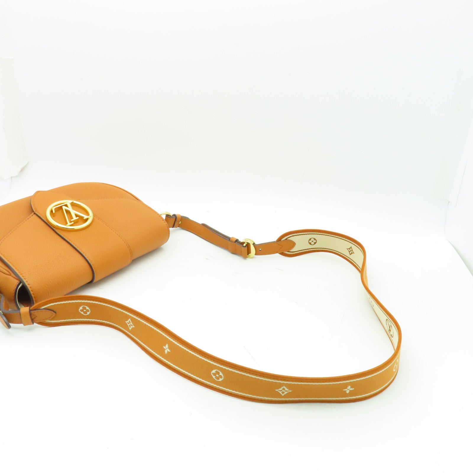 LOUIS VUITTON 【清倉大減價】粒面小牛皮Pont 9 Soft MM金扣肩背袋啡色