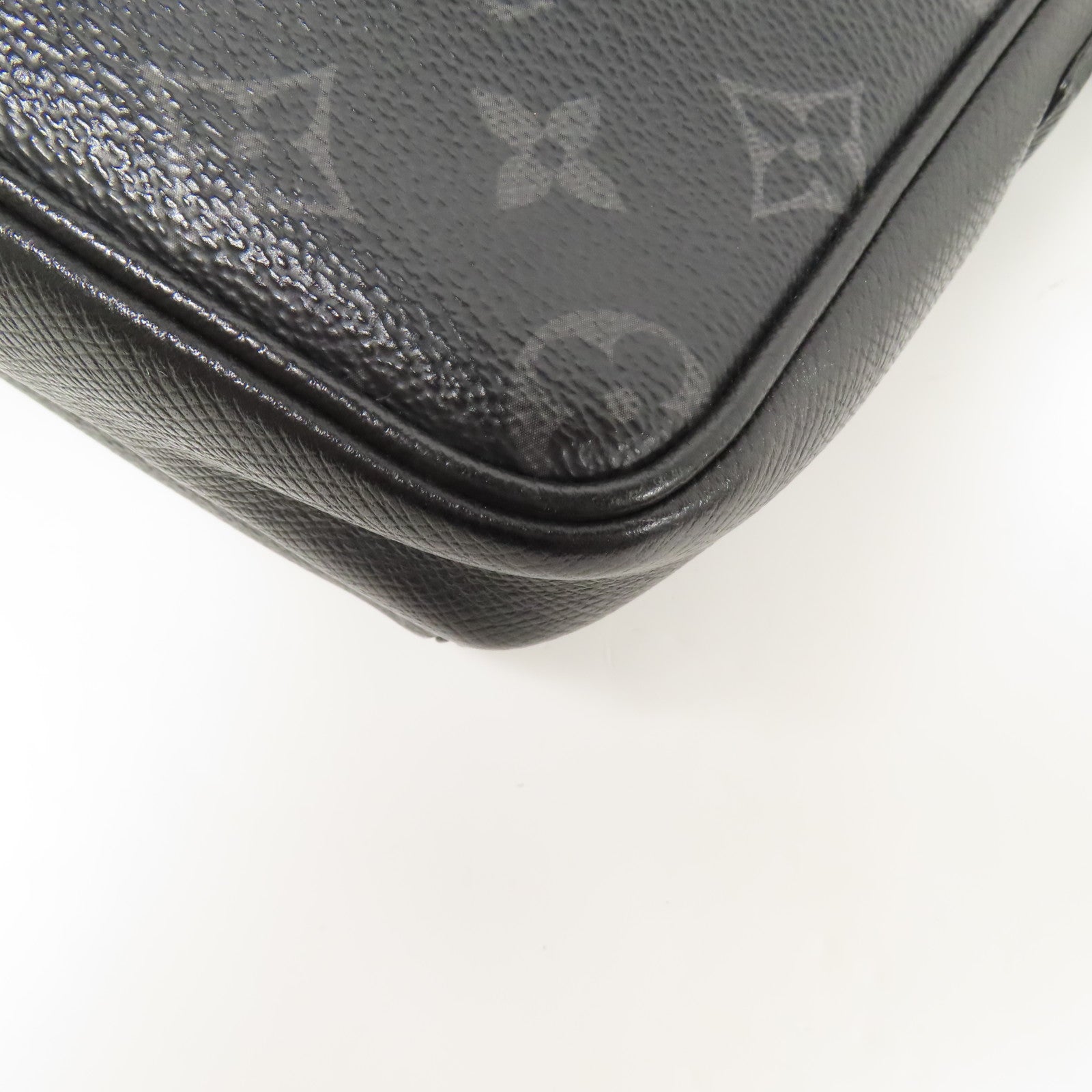 LOUIS VUITTON Monogram Eclipse/Taiga Outdoor Messenger銀扣肩背袋