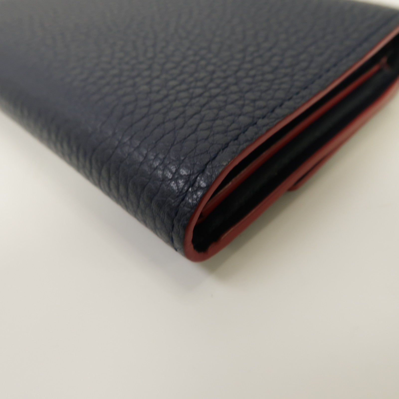 LOUIS VUITTON Taurillon皮革Capucines金扣錢包藍色