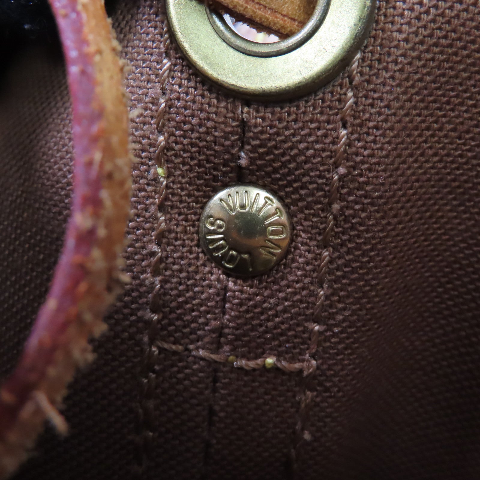 LOUIS VUITTON Monogram Petit Noe金扣肩背袋啡色