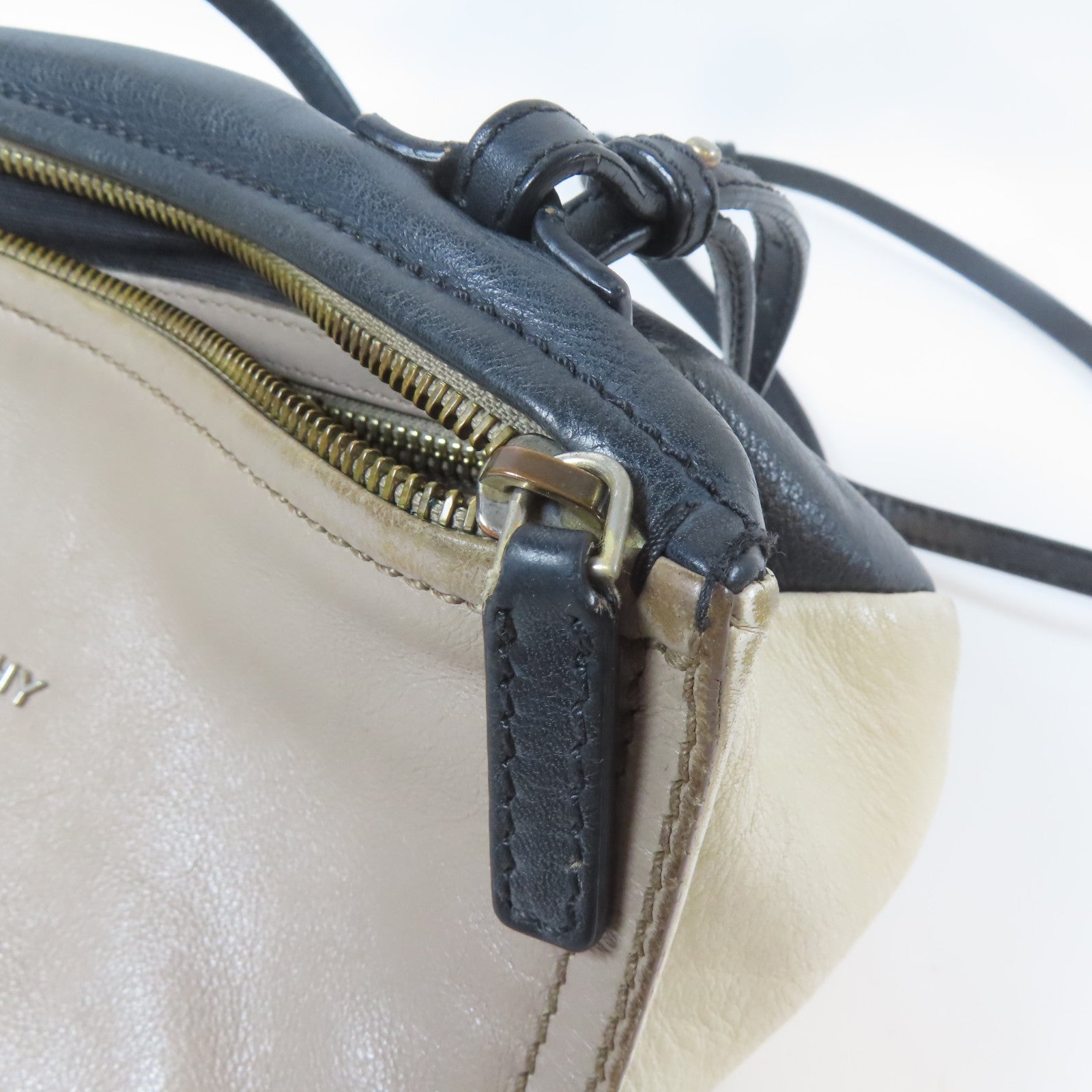 GIVENCHY 【激減優惠】牛皮皮革Shoulder Bag金扣肩背袋深藍色/米色