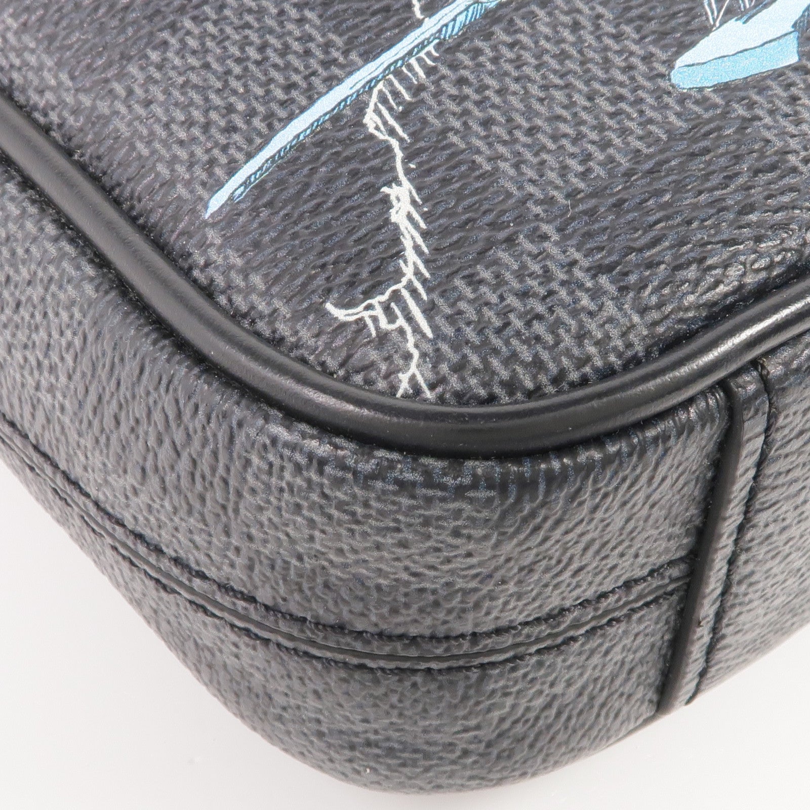 LOUIS VUITTON 【激減優惠】Damier Graphite Danube Slim PM銀扣肩背袋