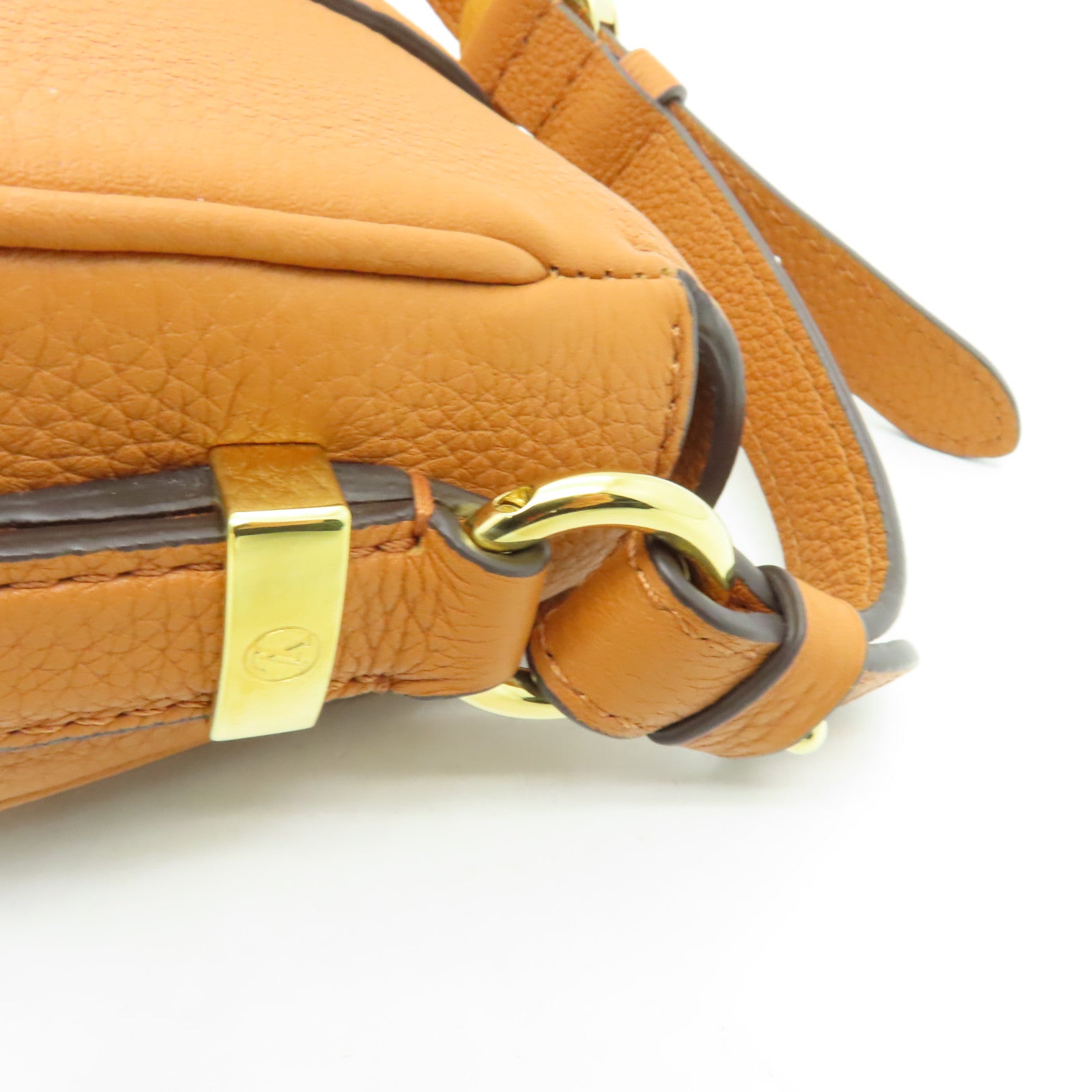LOUIS VUITTON 【清倉大減價】粒面小牛皮Pont 9 Soft MM金扣肩背袋啡色