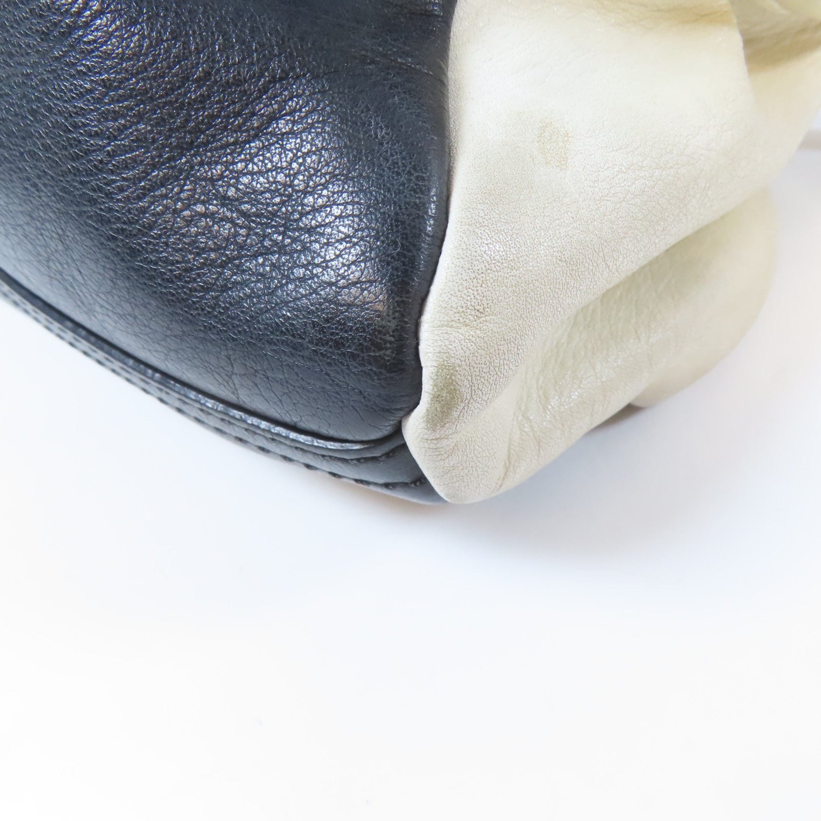 GIVENCHY 【激減優惠】牛皮皮革Shoulder Bag金扣肩背袋深藍色/米色
