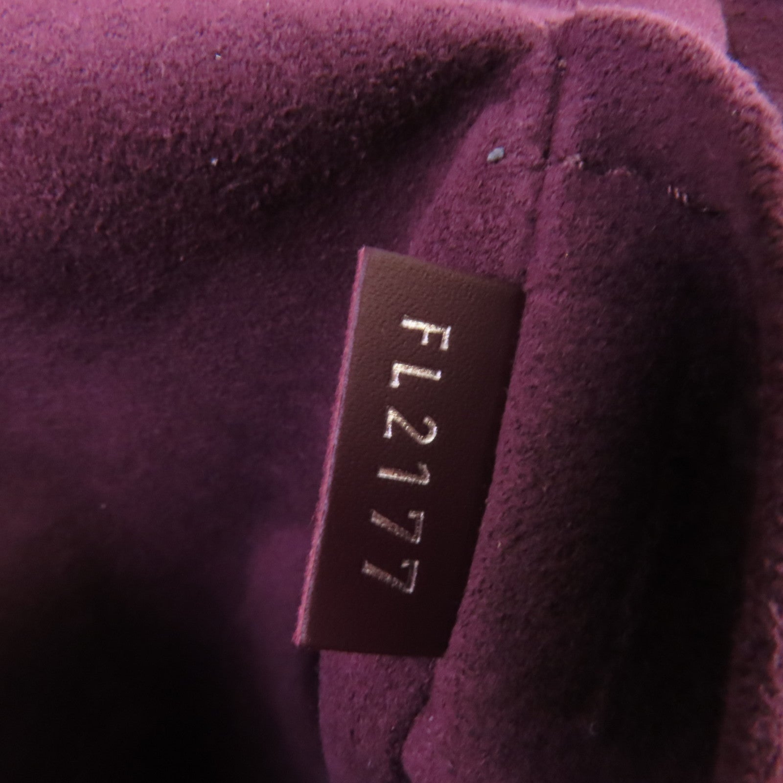 LOUIS VUITTON Epi Saint Cloud金扣肩背袋