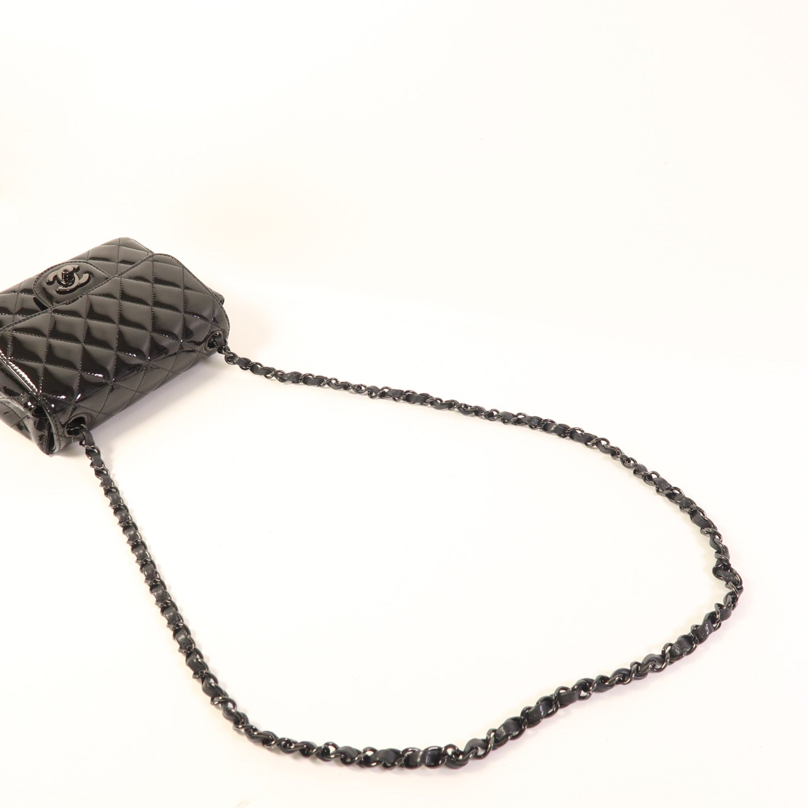 CHANEL 漆皮皮革Classic 17 So Black鏈帶肩背袋