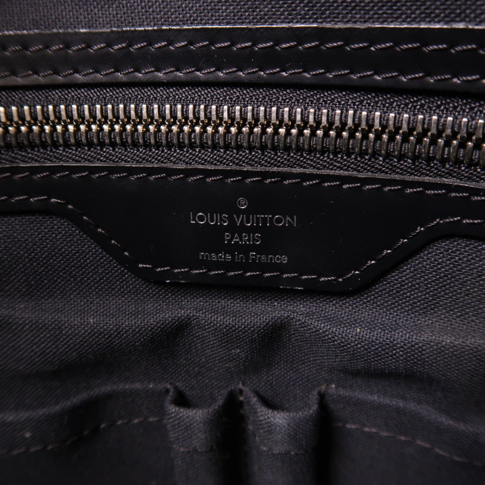LOUIS VUITTON Damier Graphite District GM銀扣肩背袋