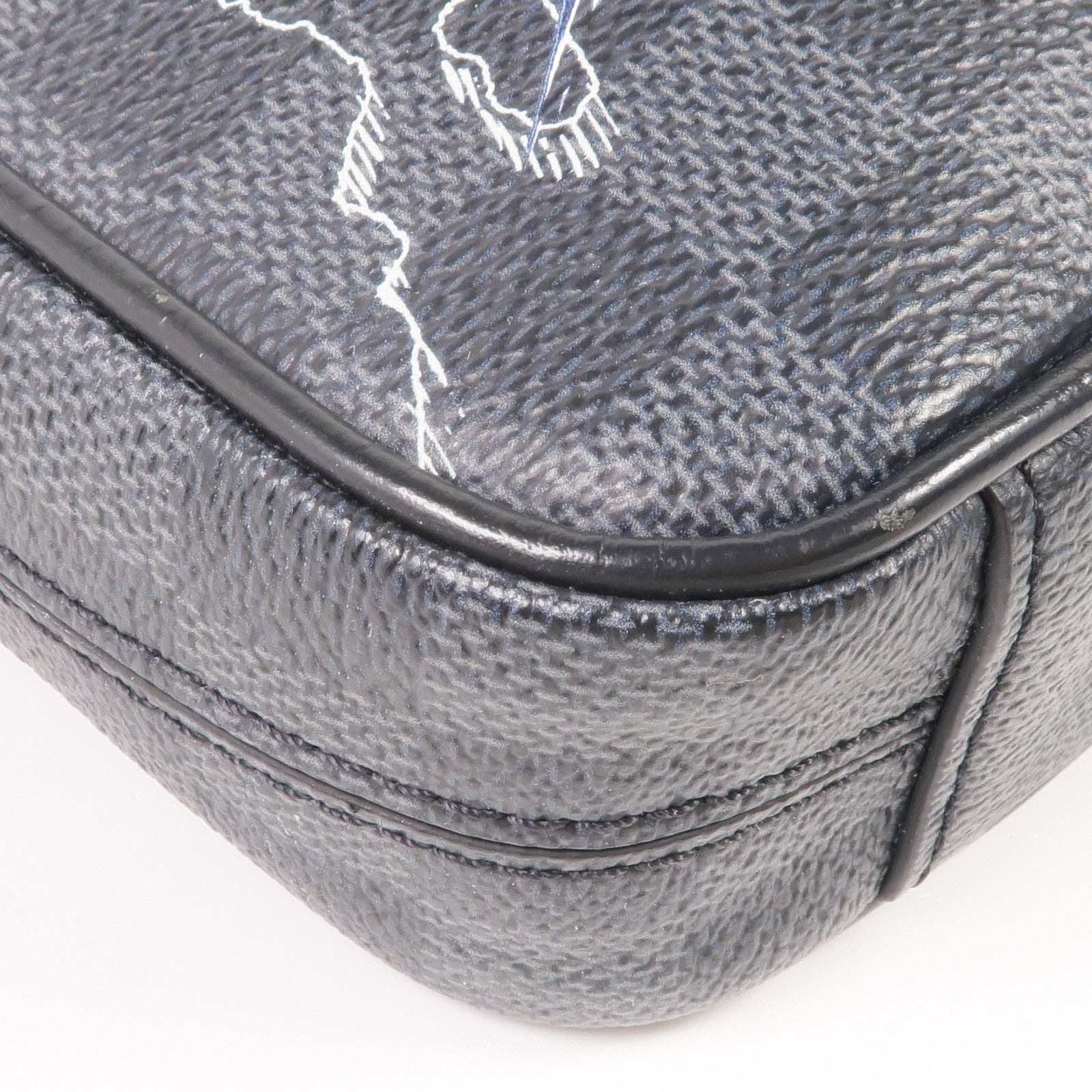 LOUIS VUITTON Damier Graphite Danube Slim PM銀扣肩背袋