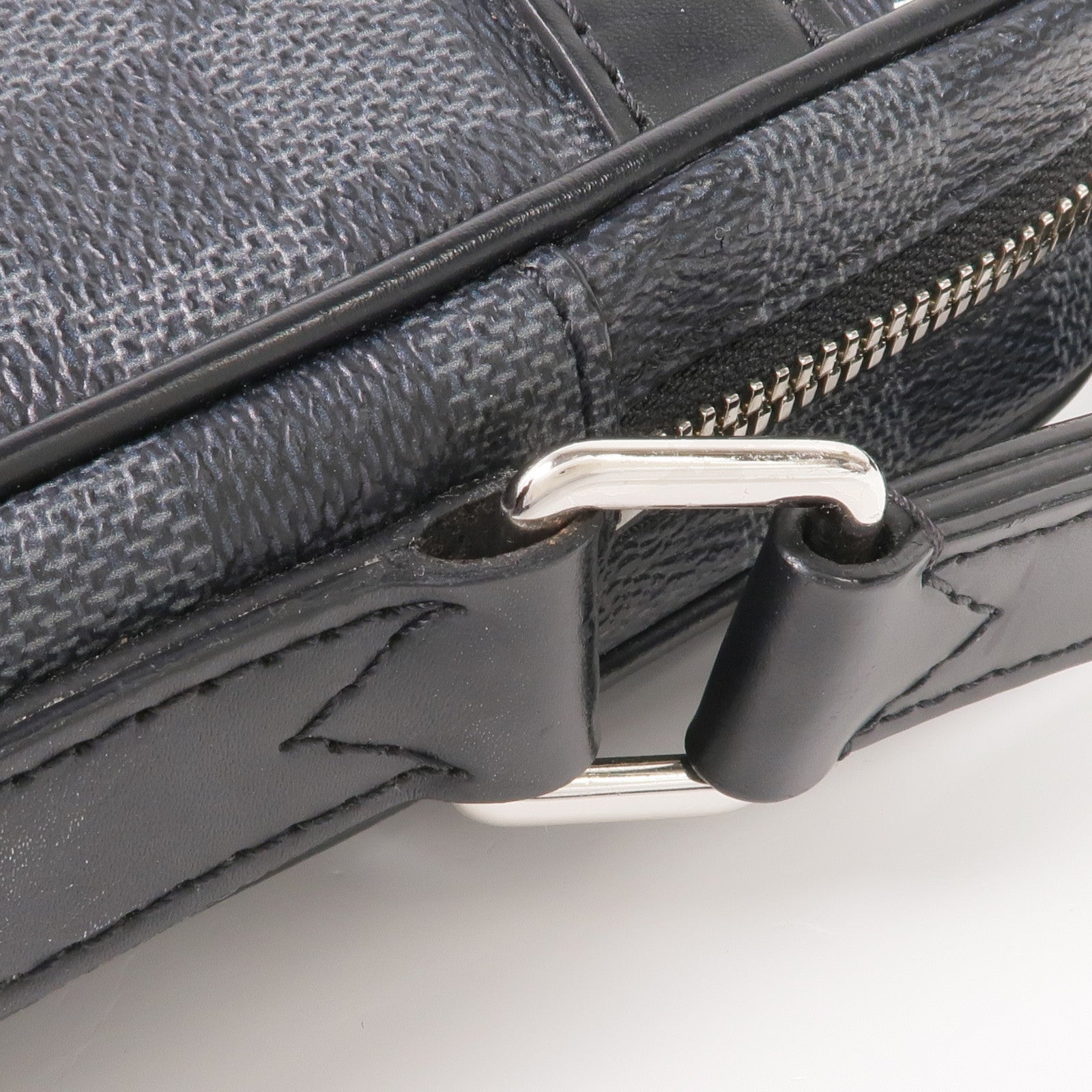 LOUIS VUITTON Damier Graphite Danube Slim PM銀扣肩背袋