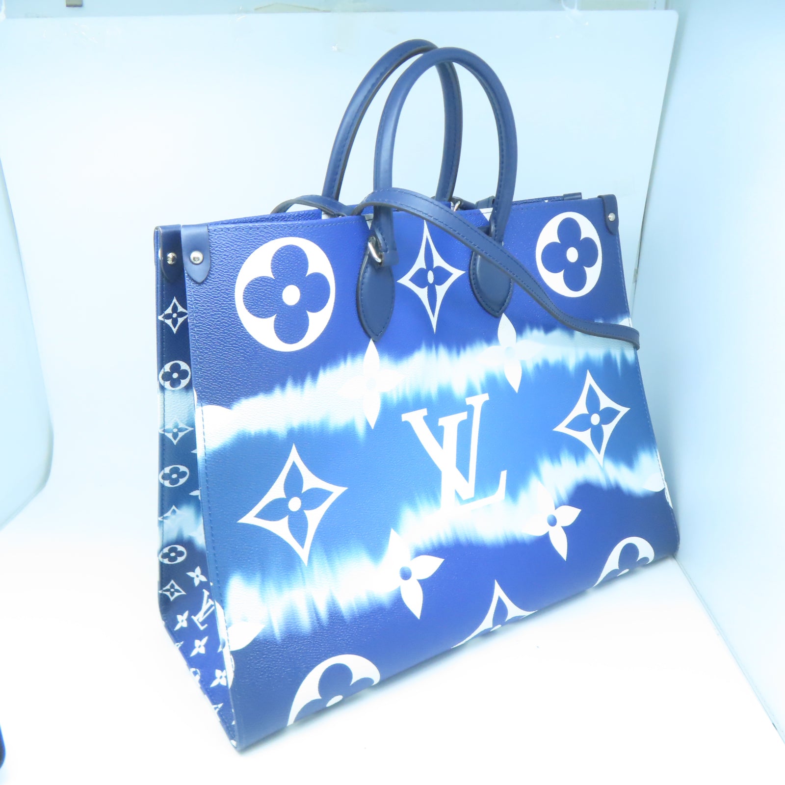 LOUIS VUITTON 【激減優惠】Escale On The Go GM銀扣手挽袋藍色