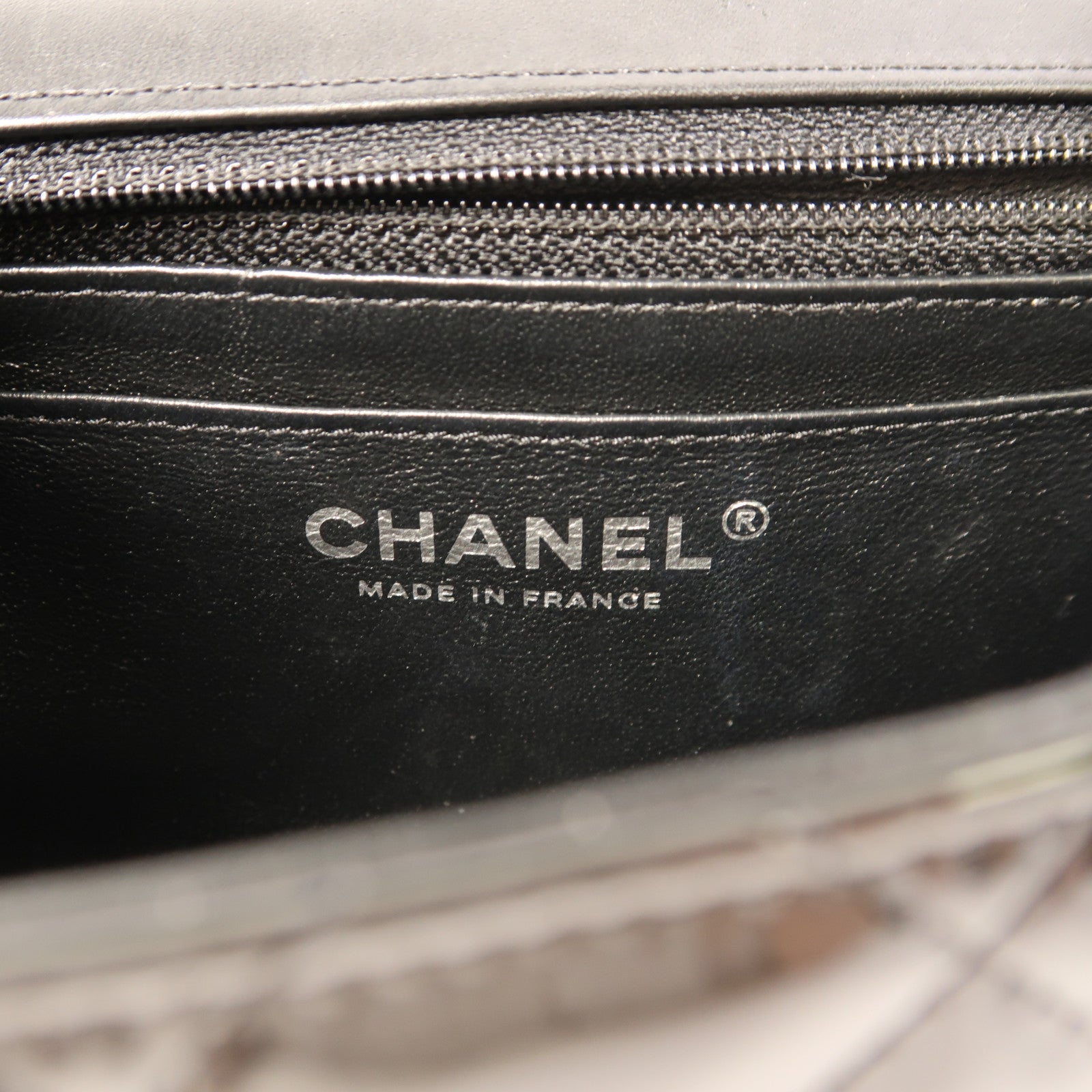 CHANEL 【激減優惠】漆皮皮革Classic 17 So Black鏈帶肩背袋