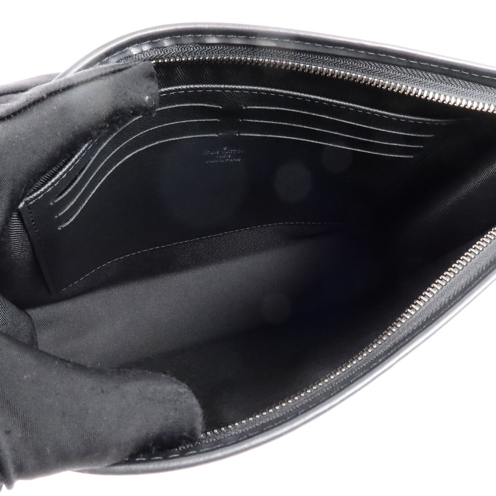 LOUIS VUITTON Monogram Eclipse Pochette Voyage MM銀扣手拿包