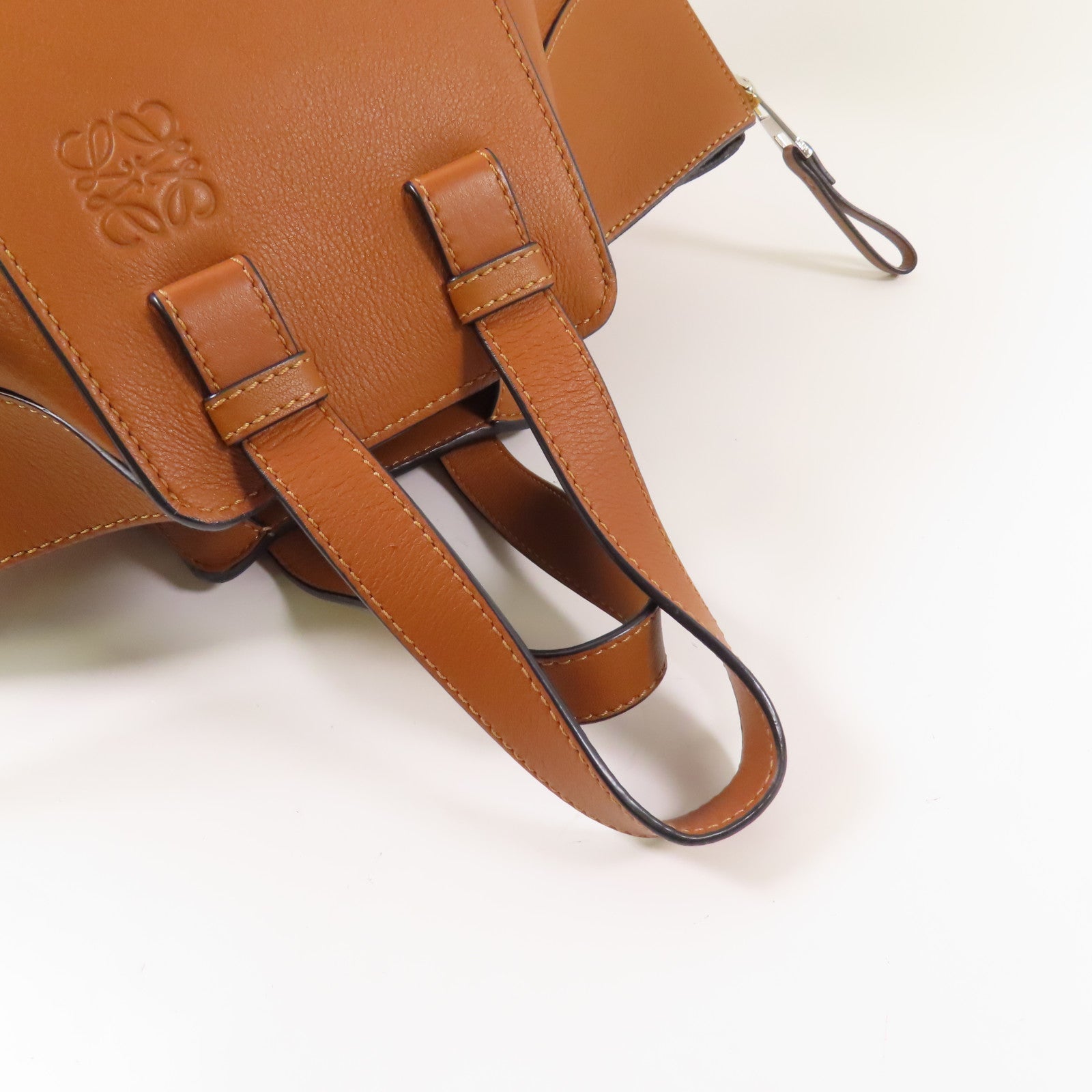 LOEWE 牛皮皮革Hammock銀扣手挽肩背兩用袋啡色