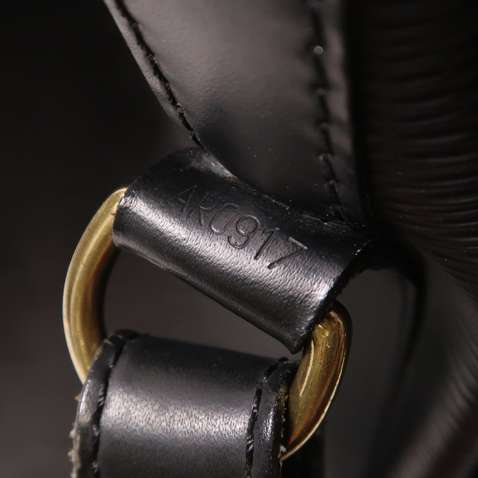 LOUIS VUITTON Epi Noe金扣肩背袋