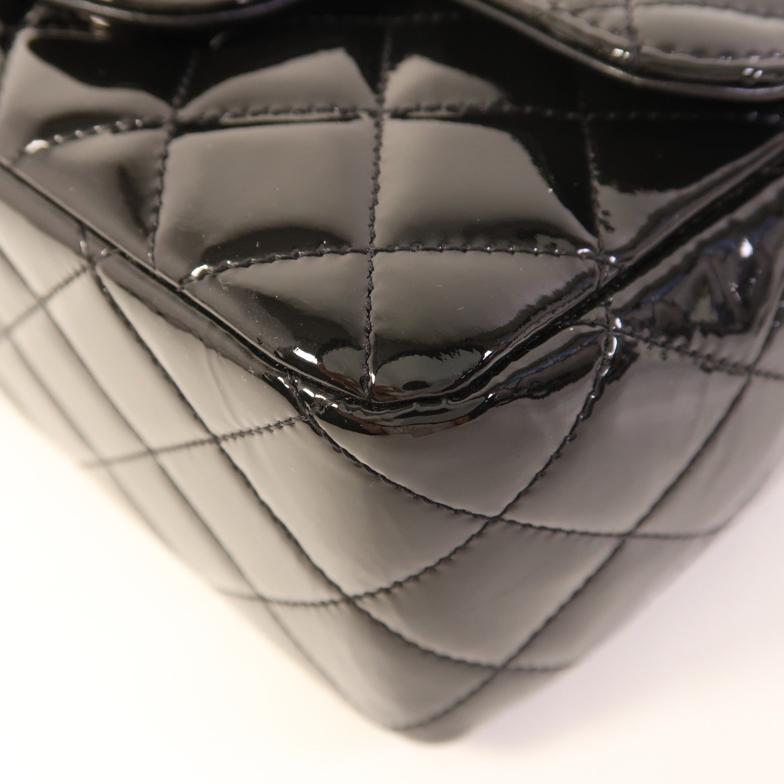 CHANEL 漆皮皮革Classic 17 So Black鏈帶肩背袋