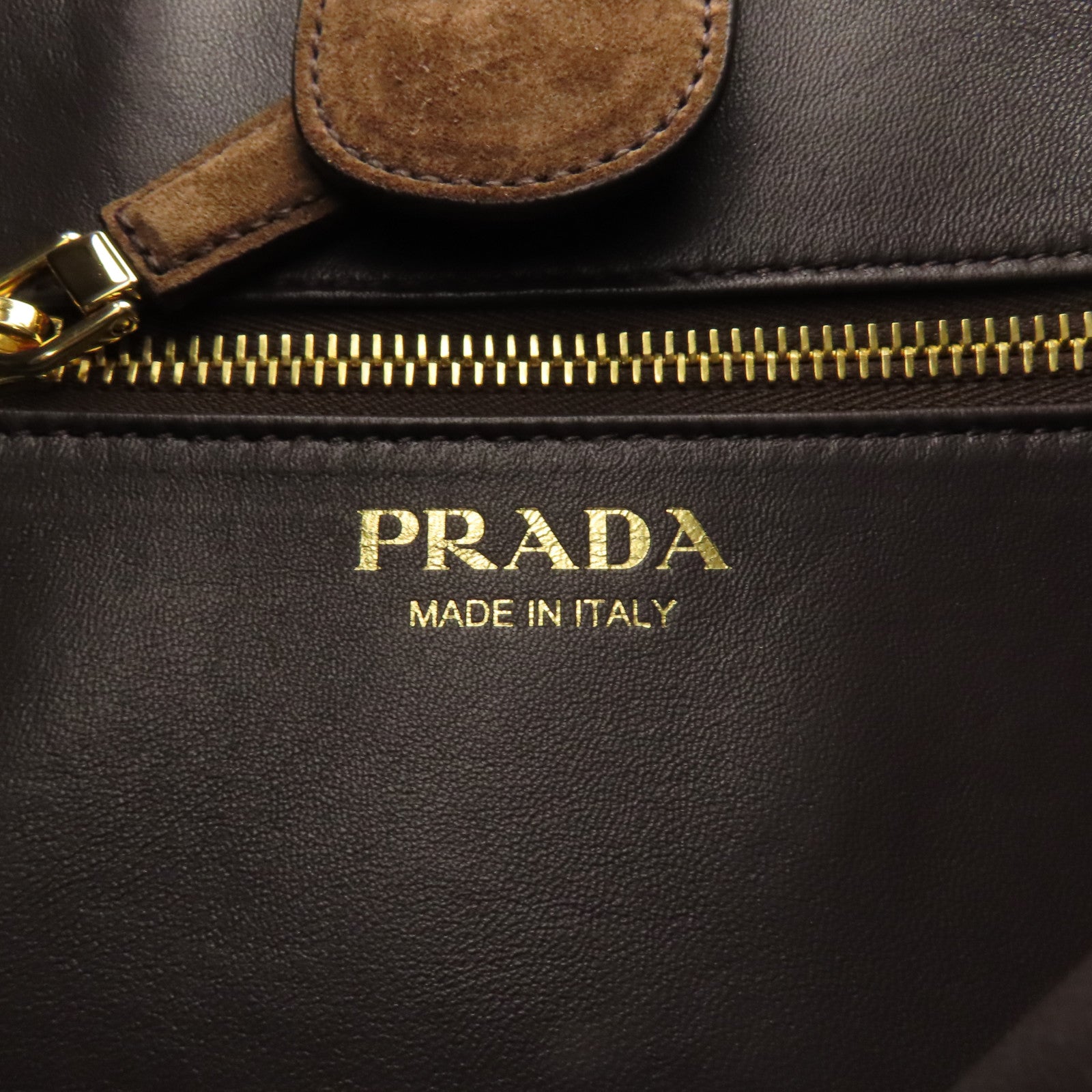PRADA 皮革Medium Suede金扣肩背袋