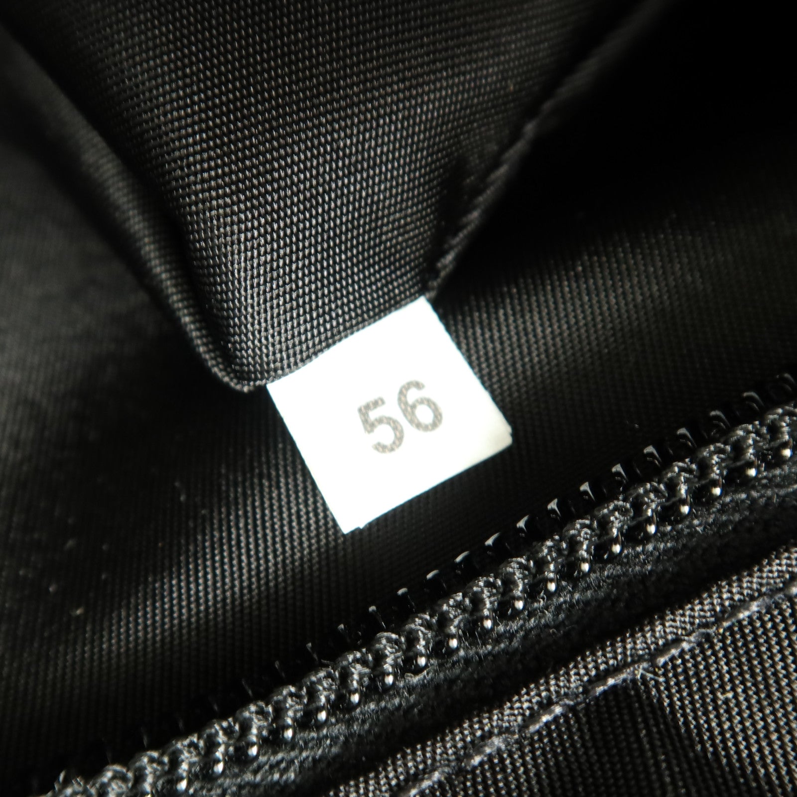 PRADA 尼龍Rucksack銀扣背包