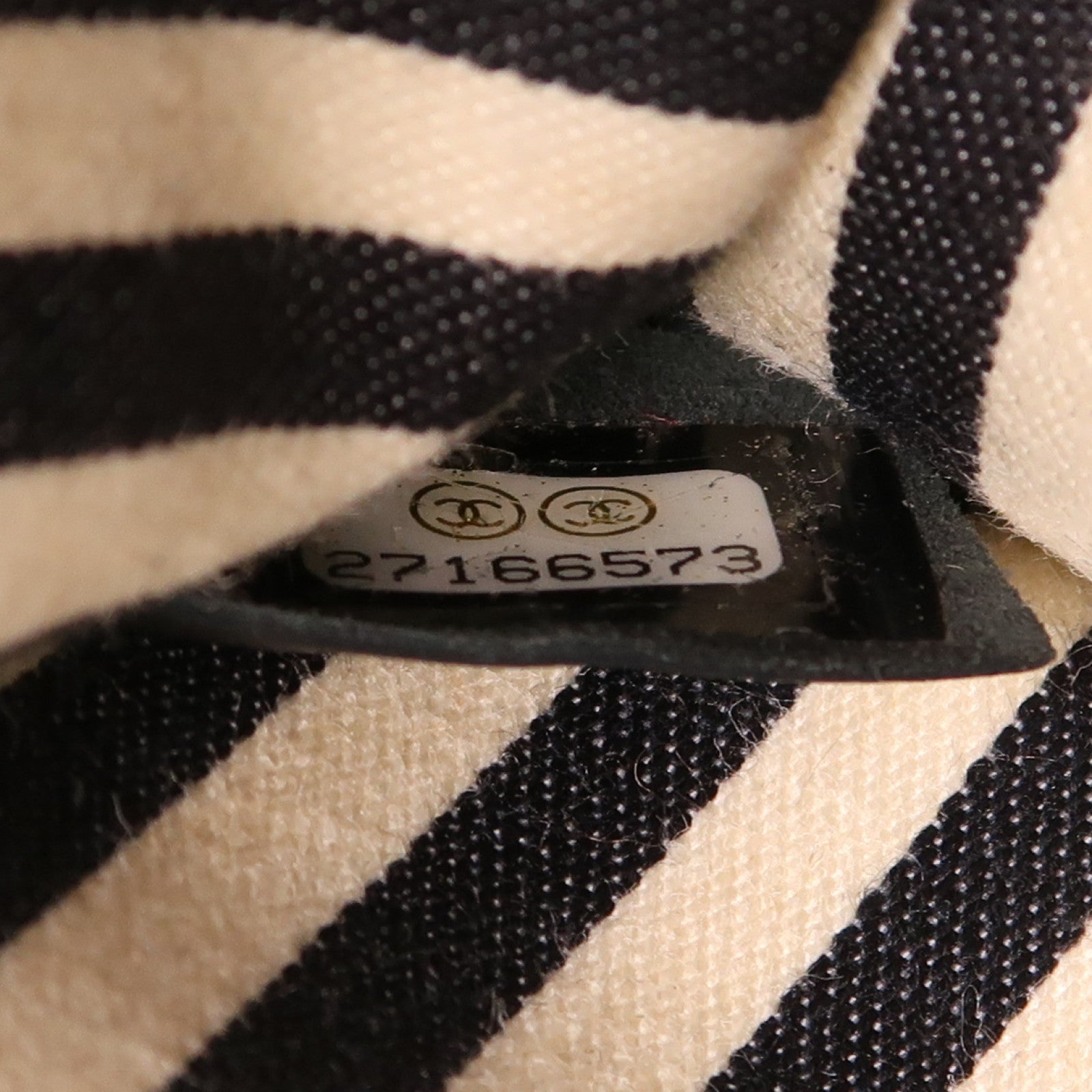 CHANEL 牛皮皮革Chain Shoulder金扣鏈帶肩背袋