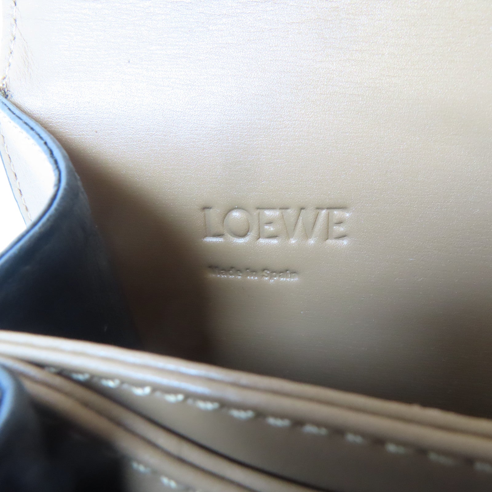LOEWE 【激減優惠】皮革Barcelona金扣肩背袋啡色