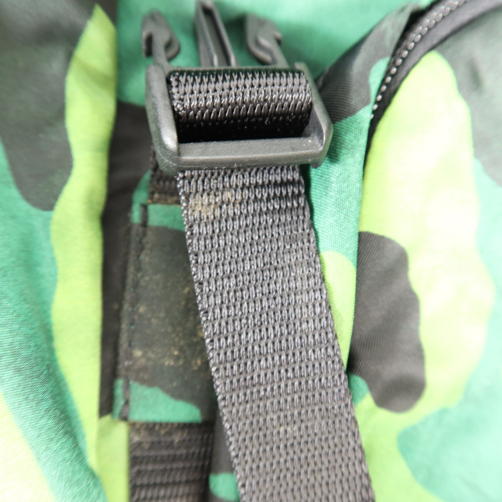 PRADA 尼龍Rucksack銀扣背包