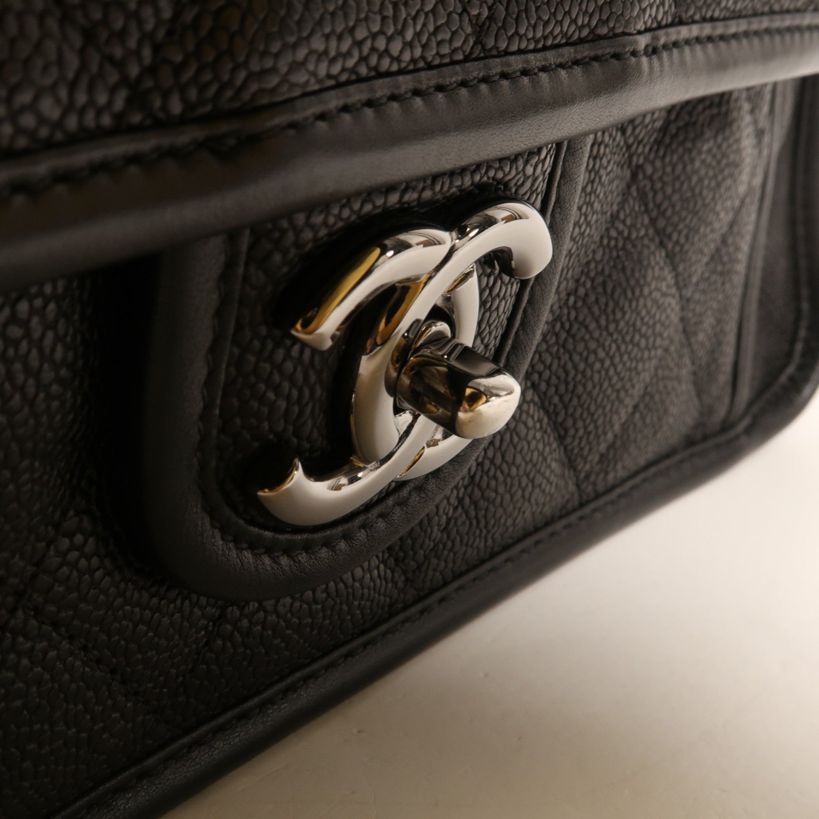 CHANEL 牛皮皮革Chain Shoulder銀扣鏈帶肩背袋