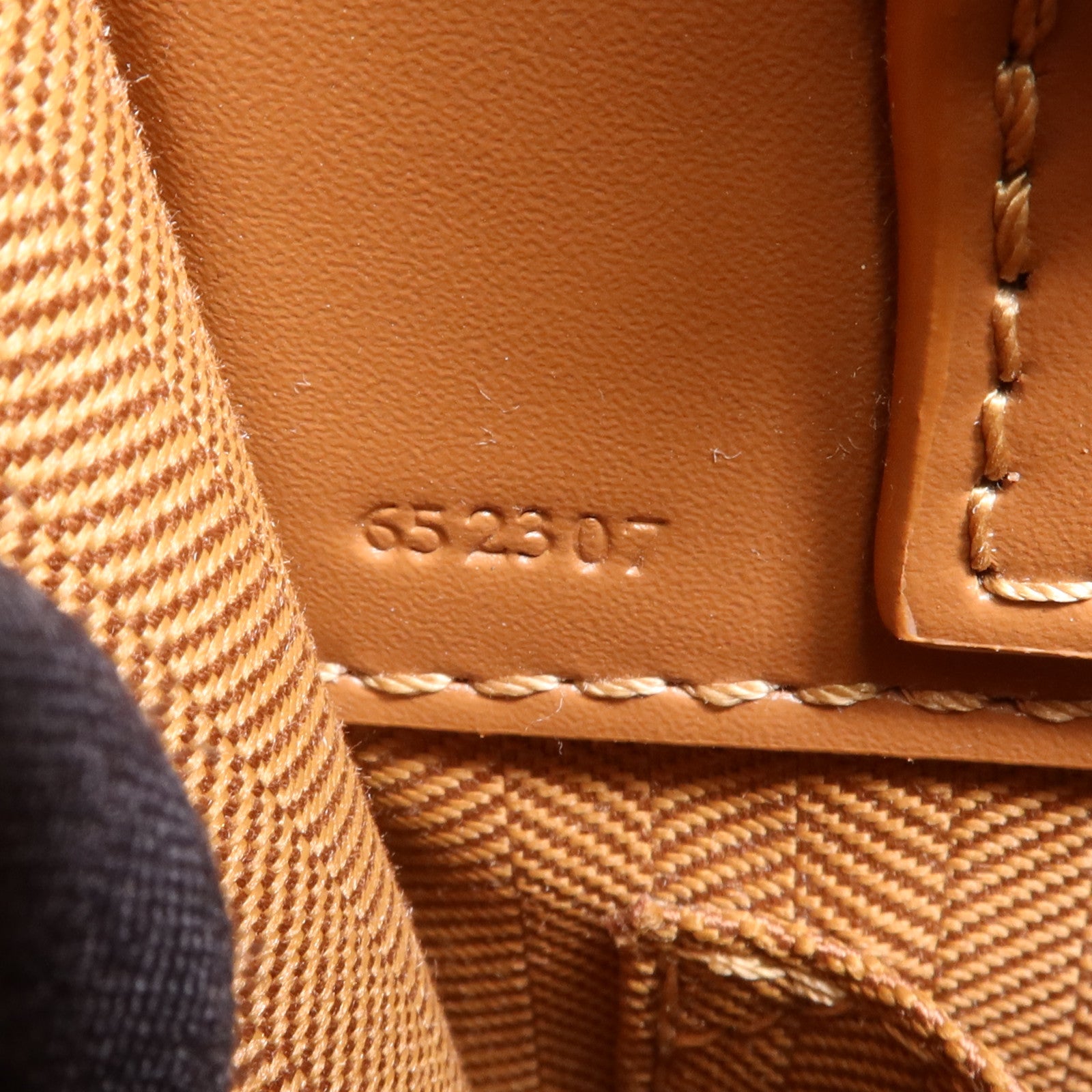 LOEWE 牛皮皮革Standard A5 Tote金扣手挽肩背兩用袋