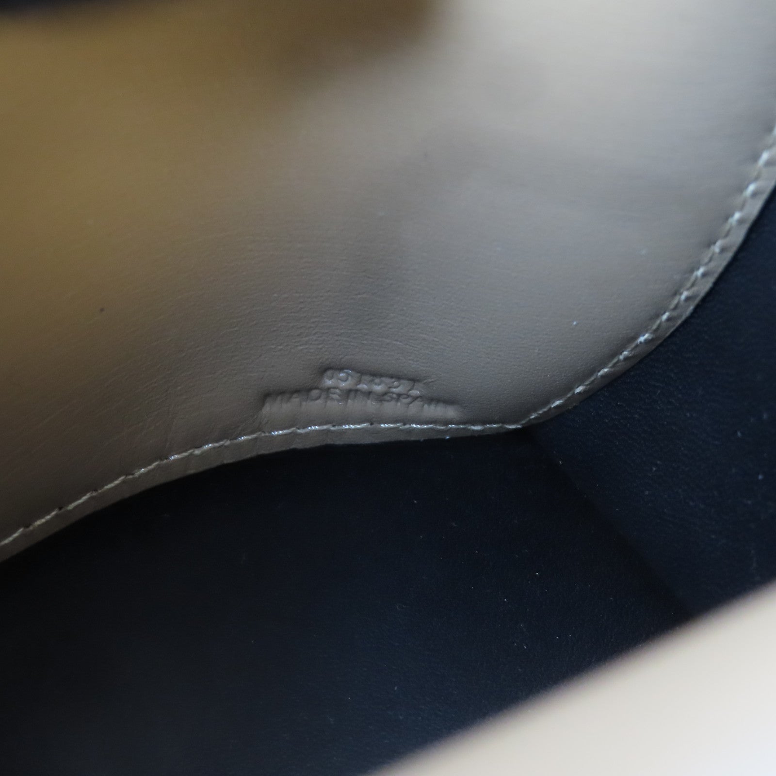LOEWE 【激減優惠】皮革Barcelona金扣肩背袋啡色