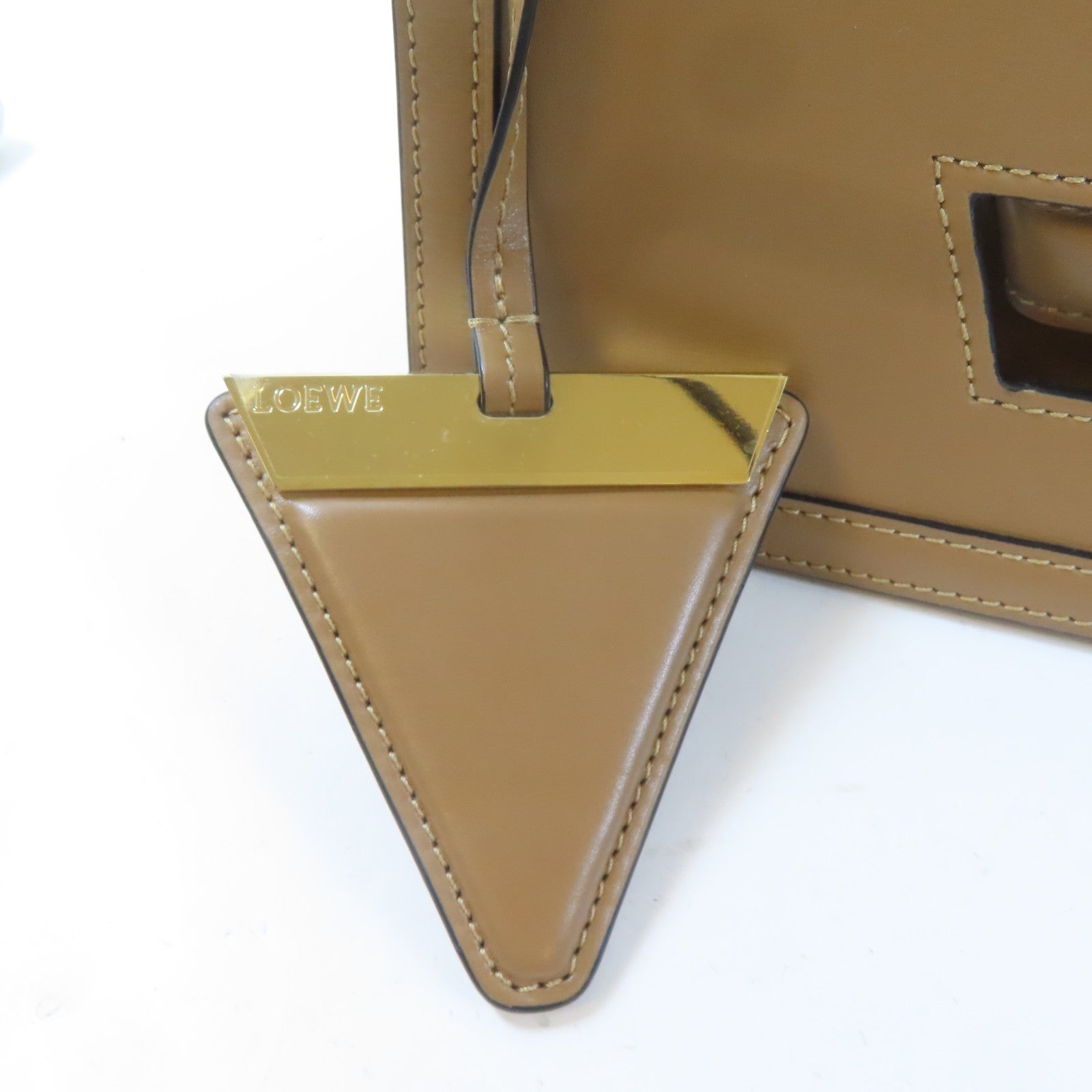 LOEWE 【激減優惠】皮革Barcelona金扣肩背袋啡色