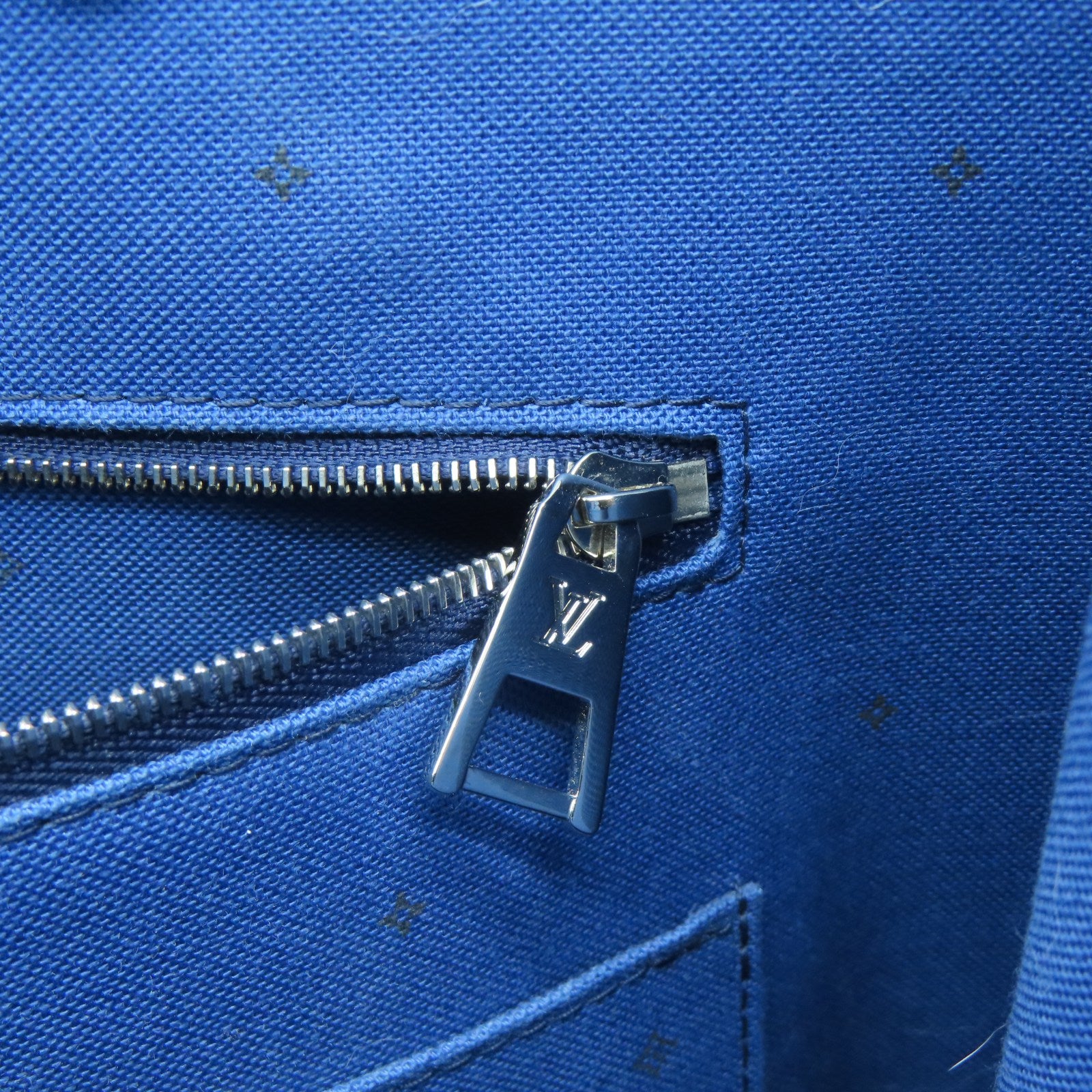 LOUIS VUITTON 【激減優惠】Escale On The Go GM銀扣手挽袋藍色