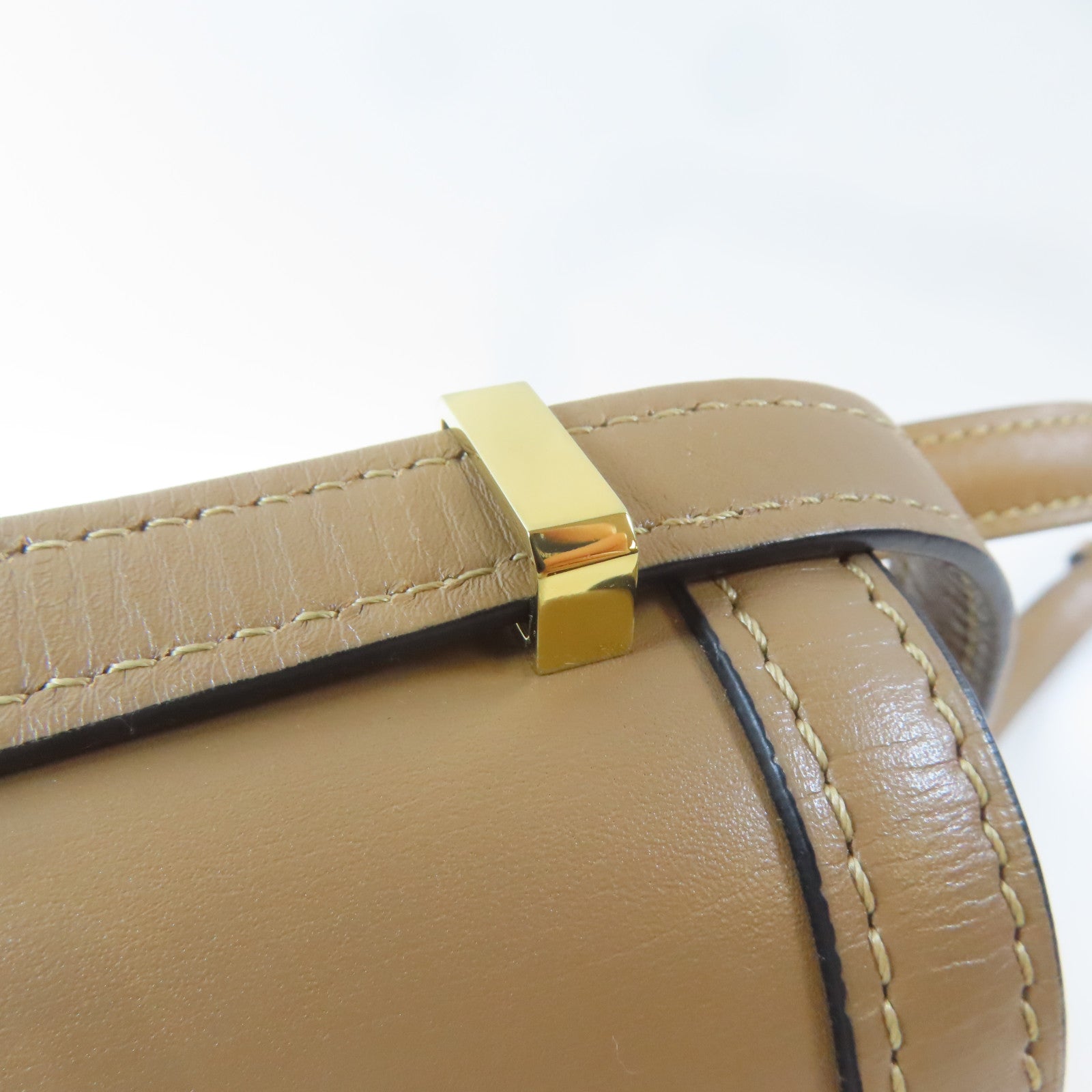 LOEWE 【激減優惠】皮革Barcelona金扣肩背袋啡色