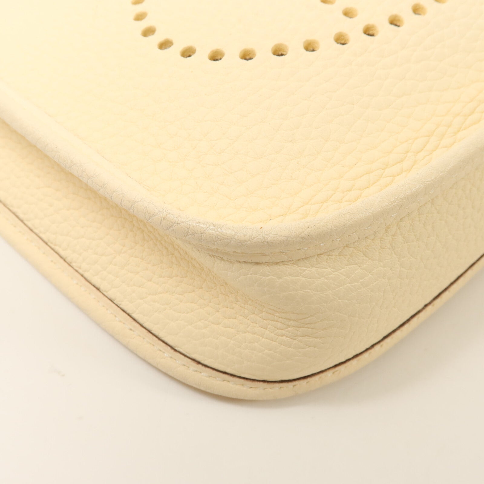 HERMES Clemence皮革Evelyne TPM肩背袋Nata/Blanc