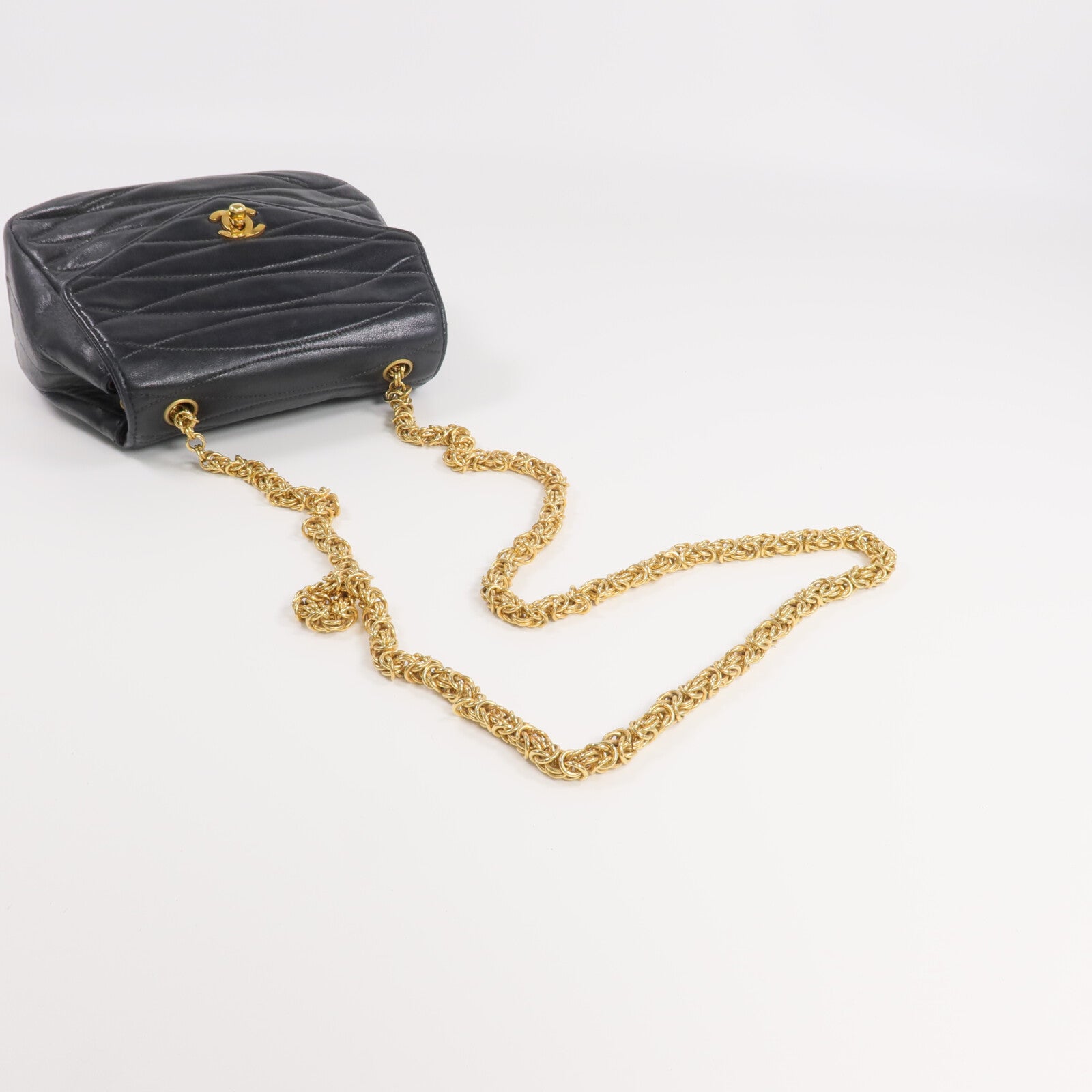 CHANEL 羊皮皮革Chain Shoulder金扣鏈帶肩背袋