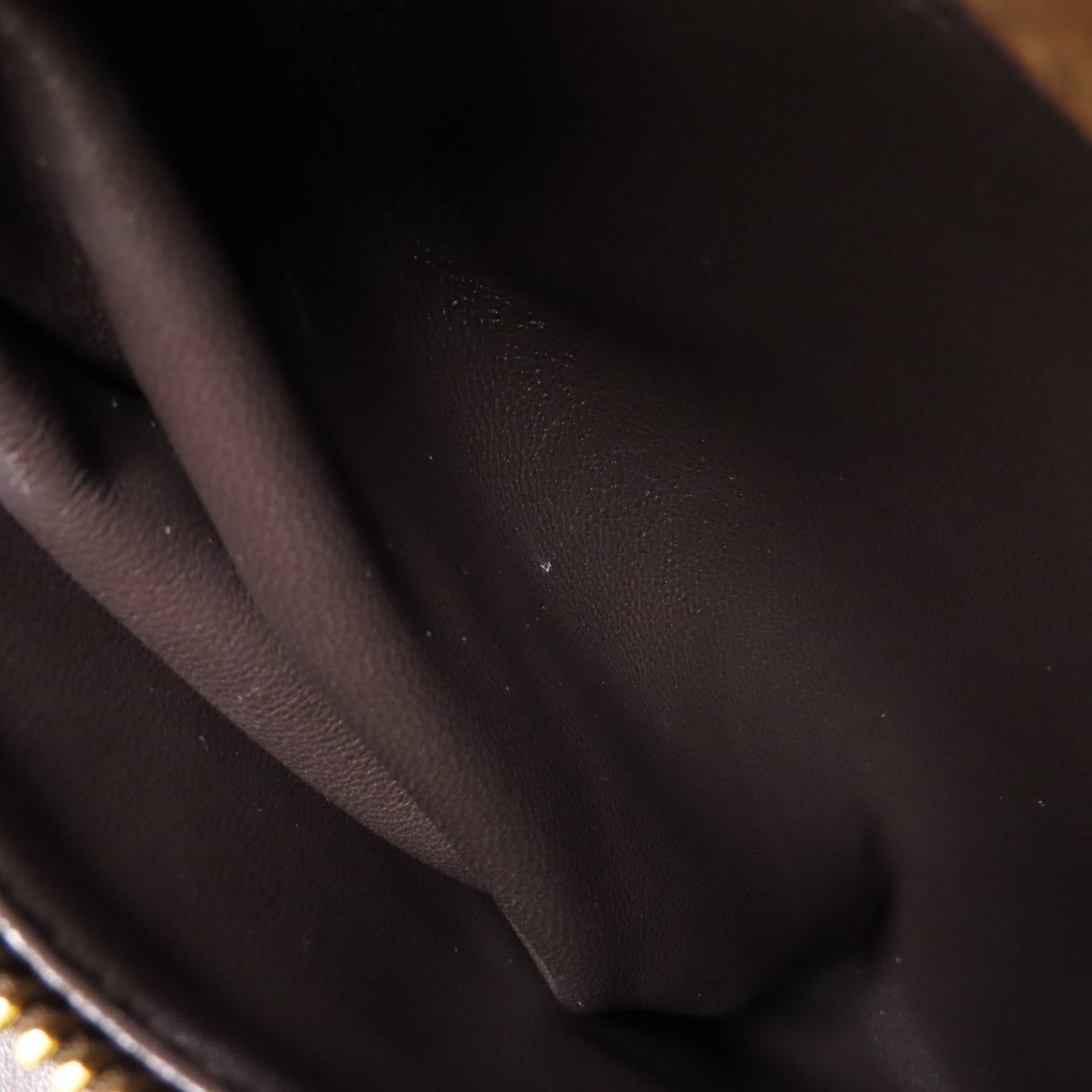 PRADA 皮革Medium Suede金扣肩背袋