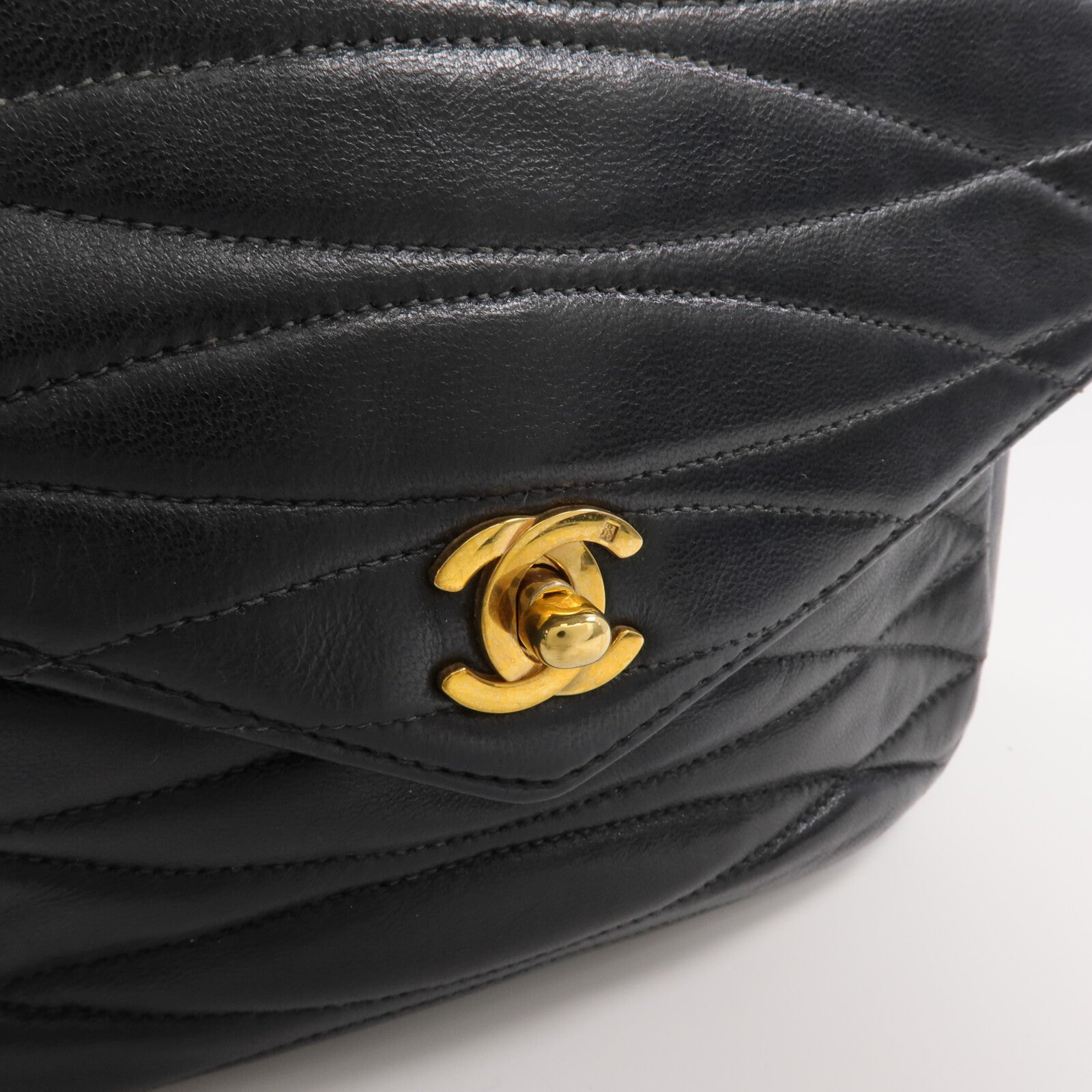 CHANEL 羊皮皮革Chain Shoulder金扣鏈帶肩背袋