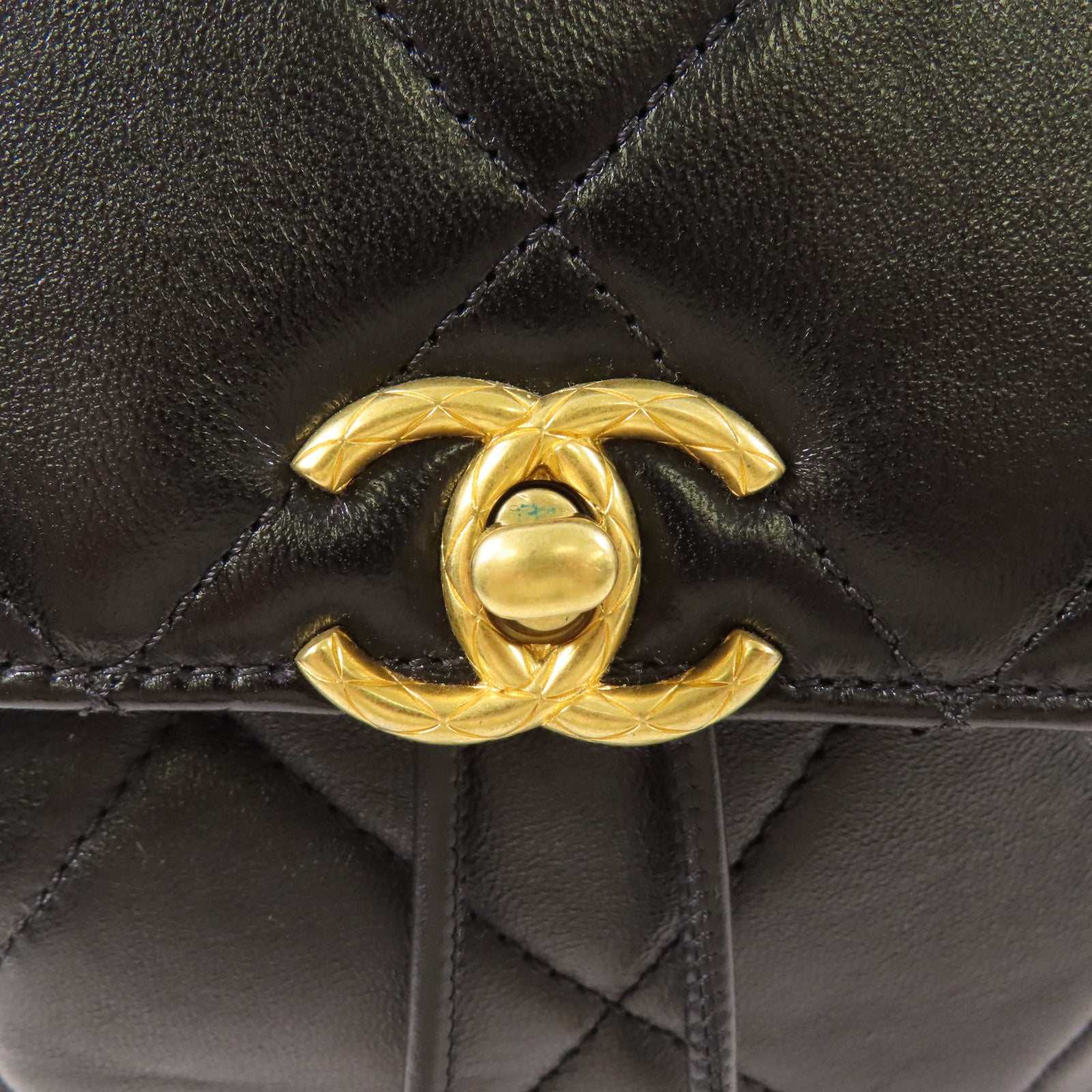 CHANEL 【激減優惠】牛皮皮革Backpack金扣背包