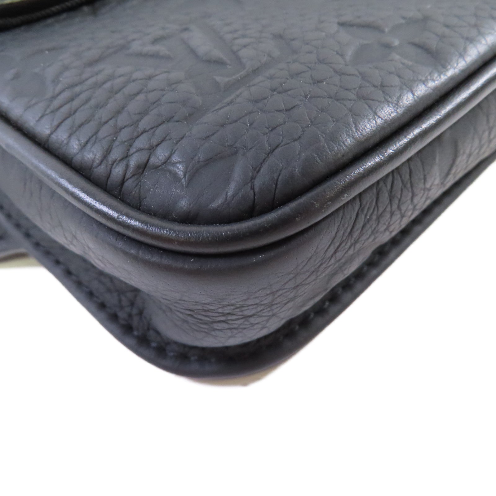 LOUIS VUITTON Monogram Taurillon S Lock Sling Bag肩背袋黑色