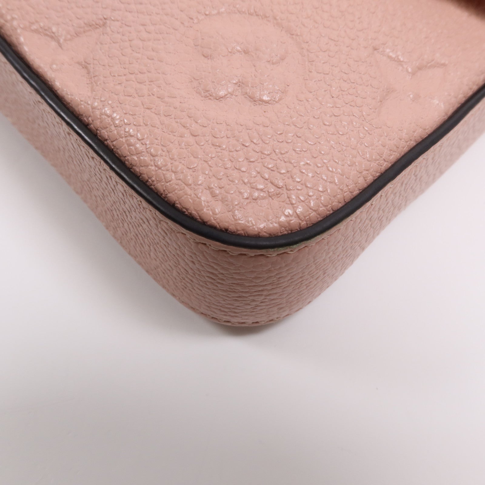 LOUIS VUITTON Epi Pochette Felissie銀扣鏈帶肩背袋